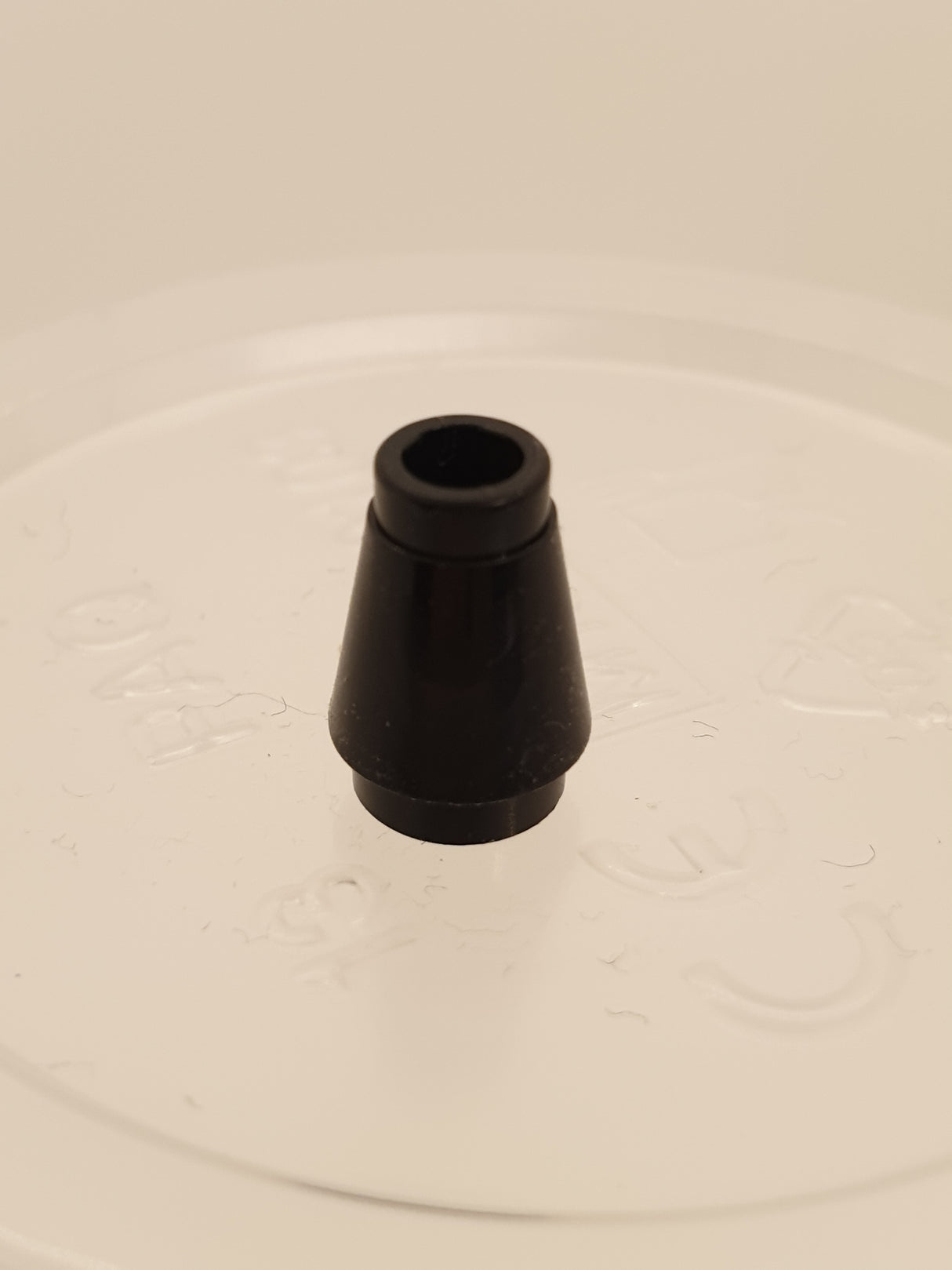 1x1 Kegel mit Rand/Nut schwarz black
