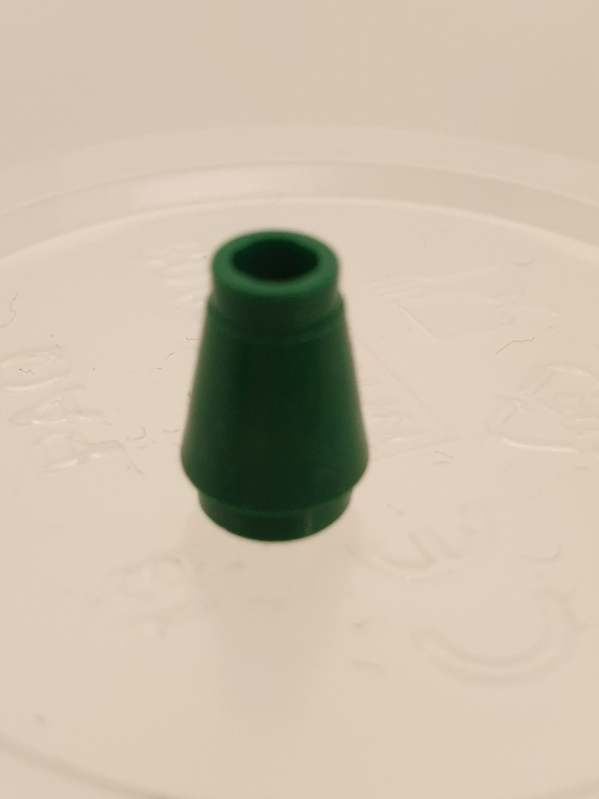 1x1 Kegel mit Rand/Nut grün