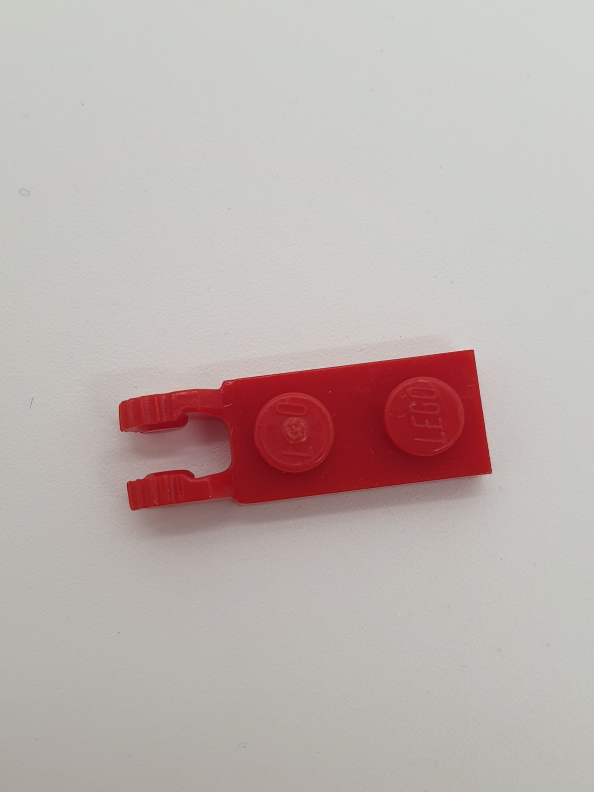 1x2 Scharnierplatte mit 2 Fingern mit Nut rot