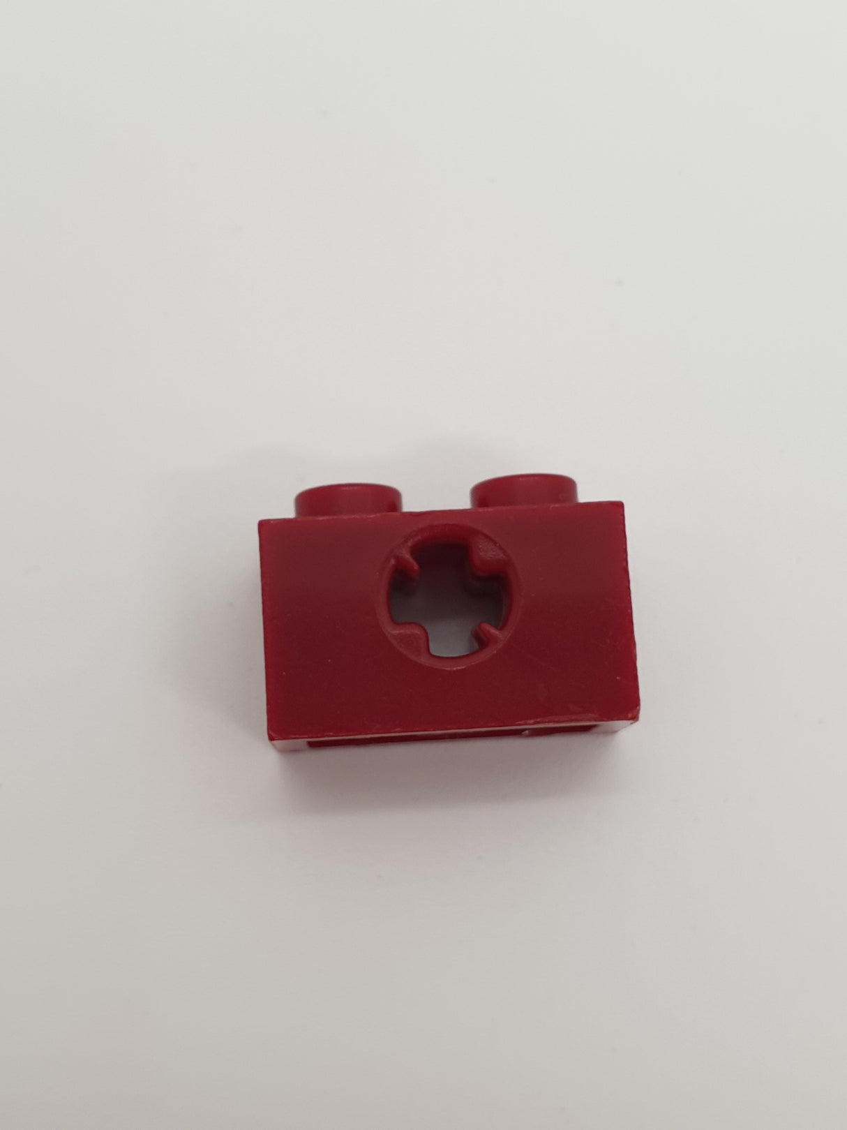 1x2 Technik Stein mit Achsenloch (+ Öffnung) dunkelrot