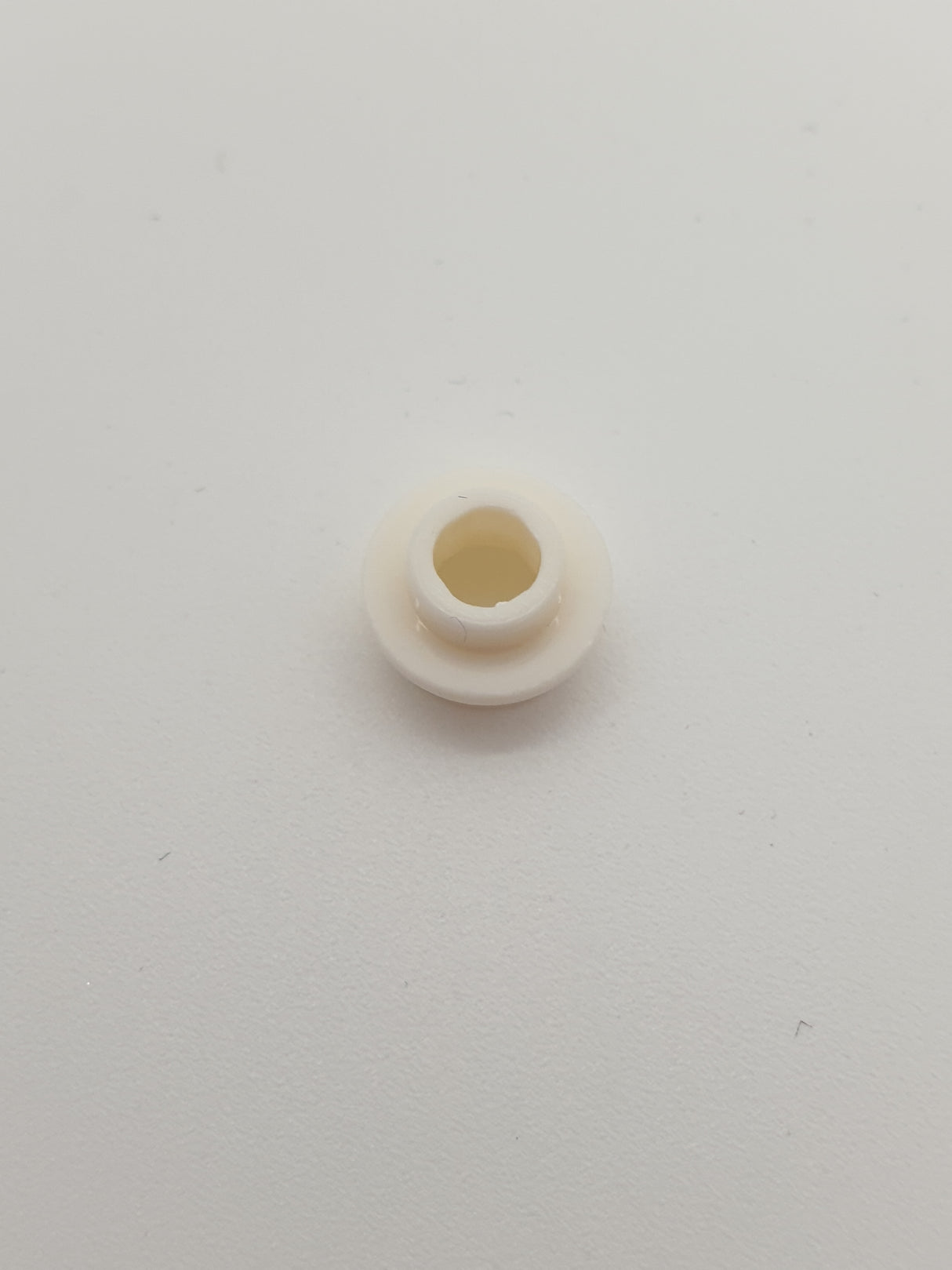 1x1 Rundstein flach mit Loch weiß white