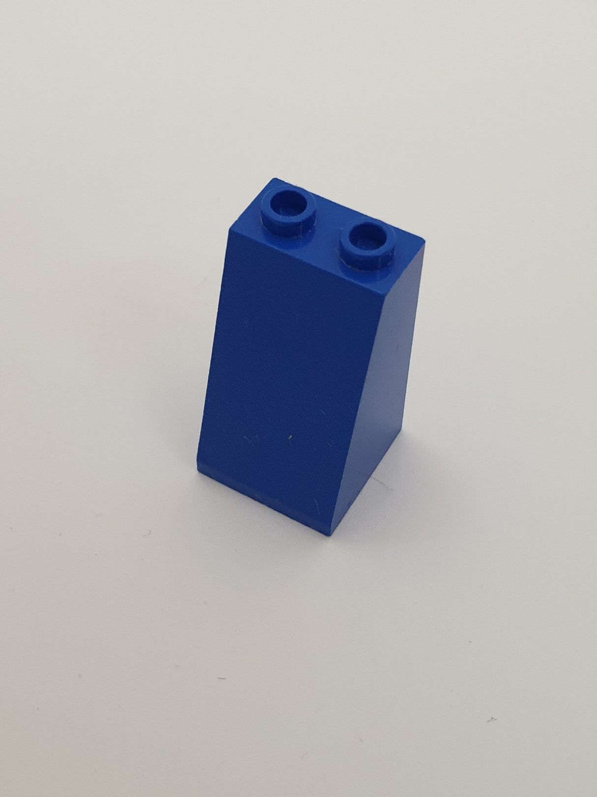 2x2x3 Dachstein 73° mit geschlossenen Noppen blau