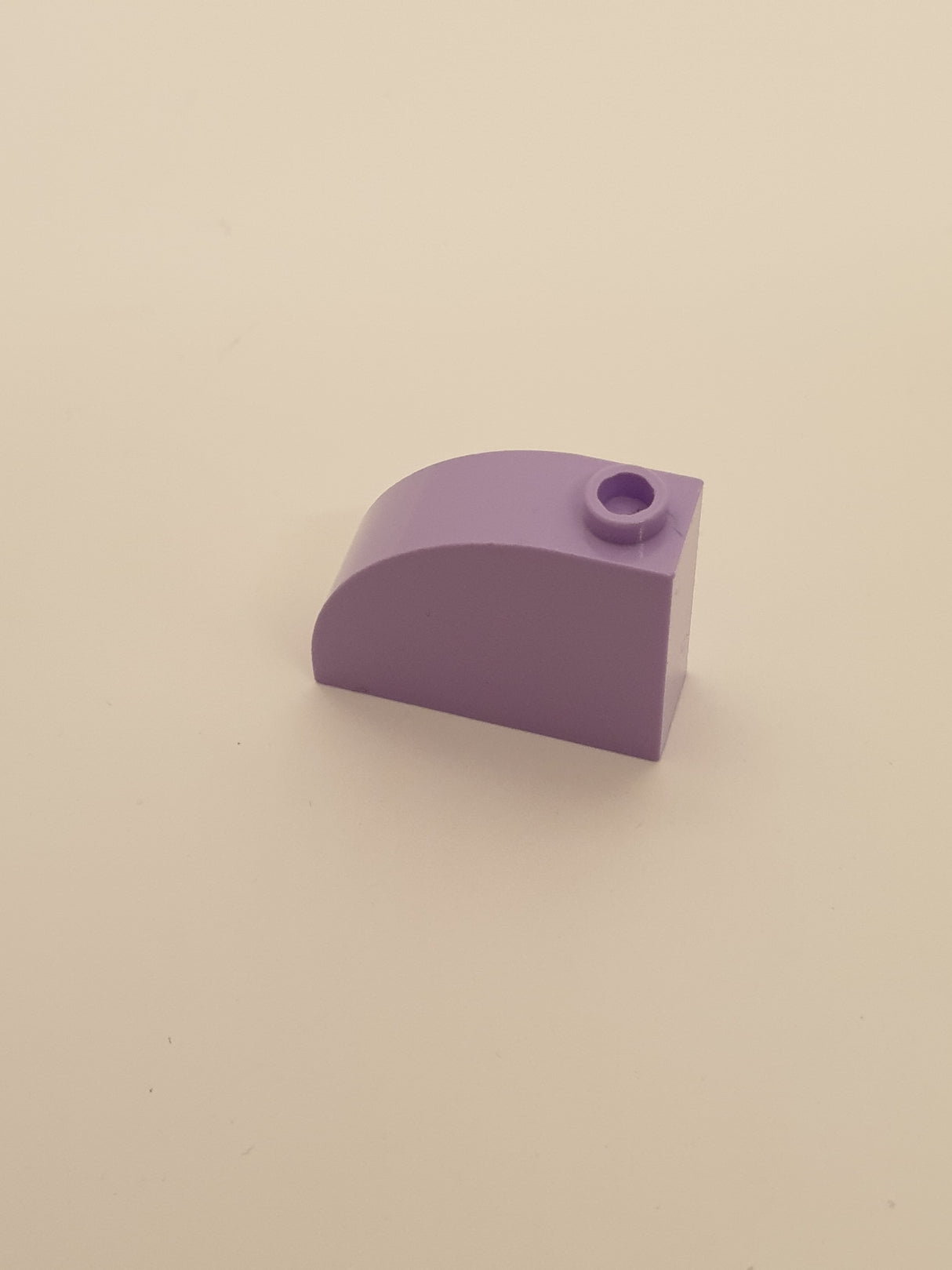 1x3x2 Bogenstein mit Noppe helllavendel