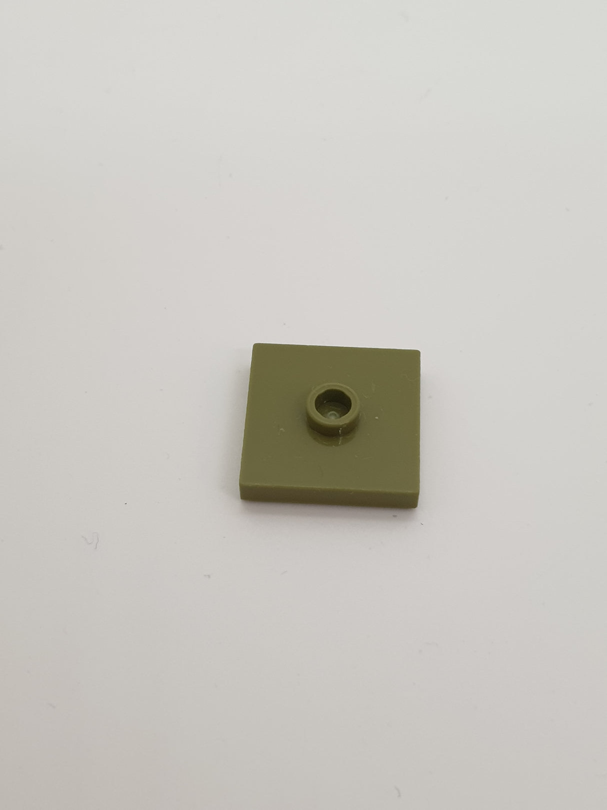 2x2 modifizierte Fliese mit einer Noppe mittig olivgrün olive green
