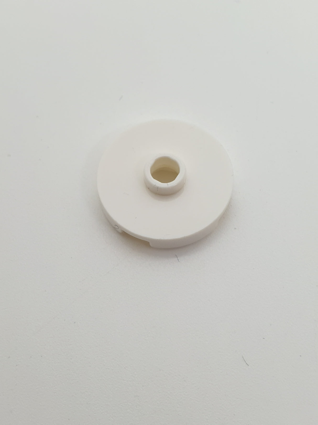 2x2 Fliese rund mit Noppe weiß white