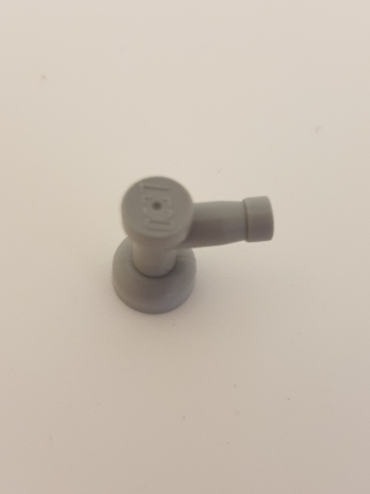 1x1 Wasserhahn geschlossen neuhellgrau