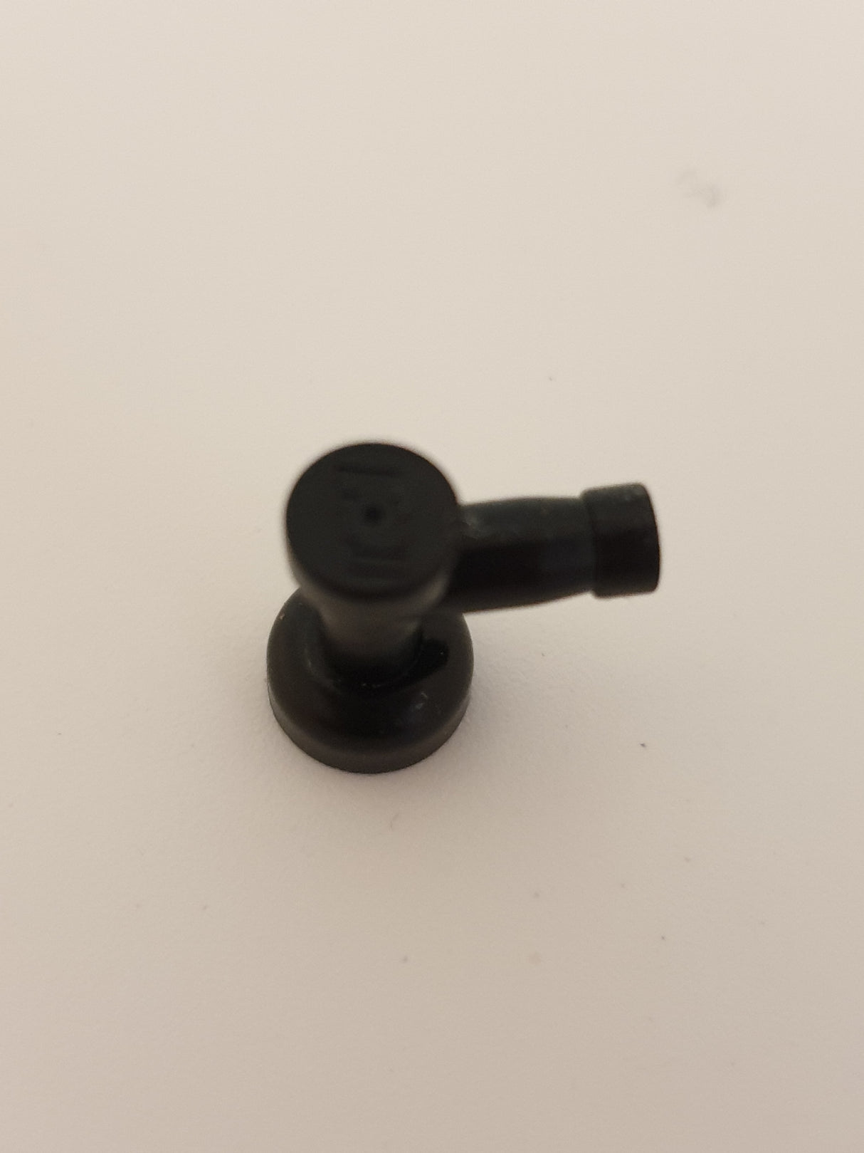 1x1 Wasserhahn geschlossen schwarz black