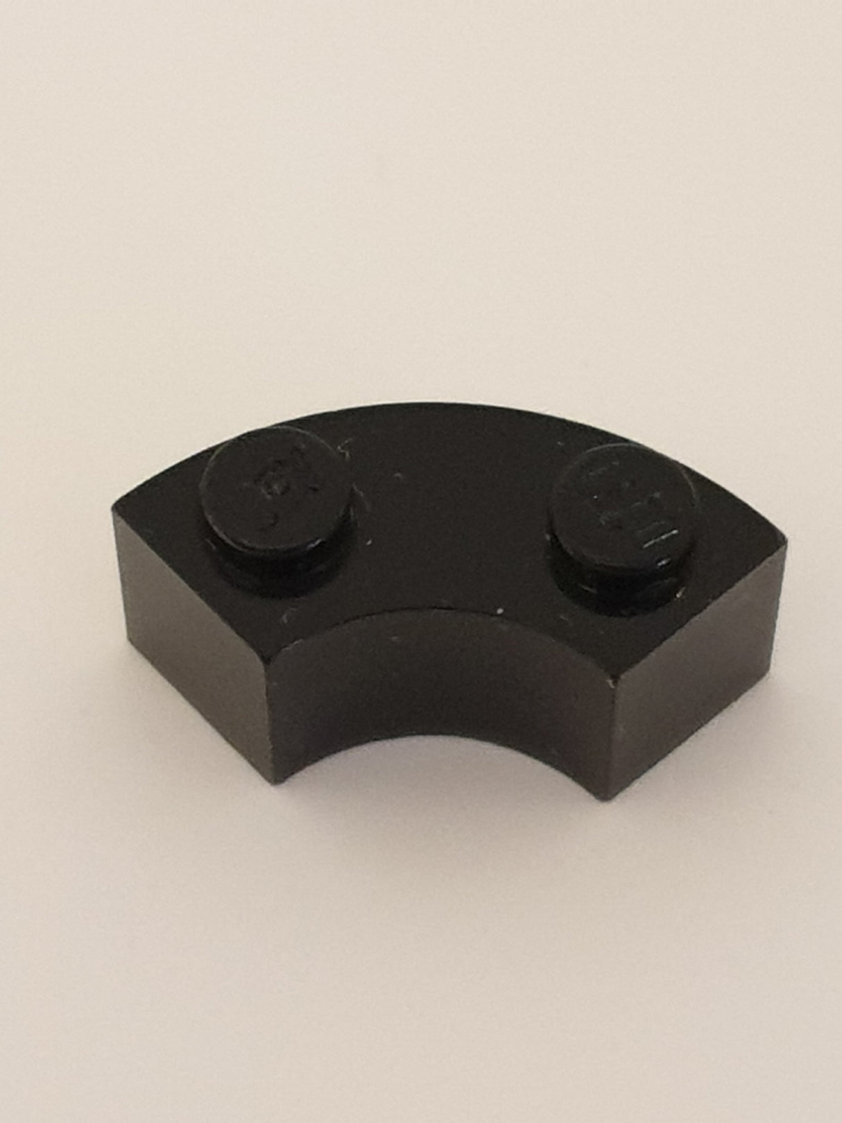 2x2 Rundstein Macaroni 1/4 Kreis mit Noppenkerbe und Verstärkung schwarz black