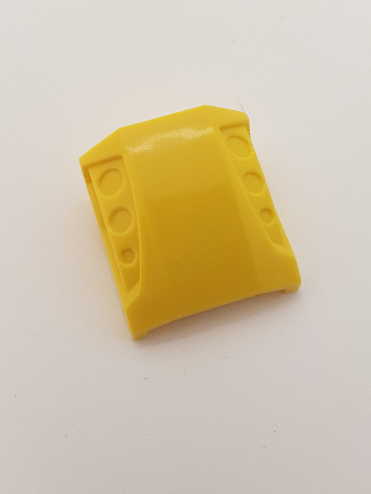 2x2 Dachstein gebogen 3 versenkte Seitenöffnungen gelb