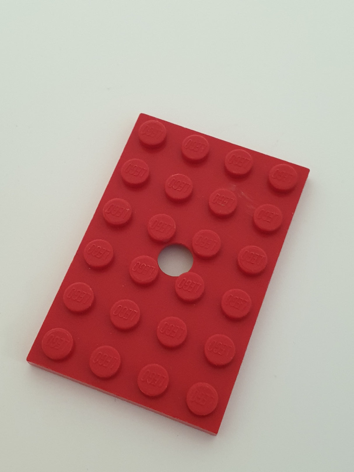 4x6 modifizierte Platte mit Loch rot