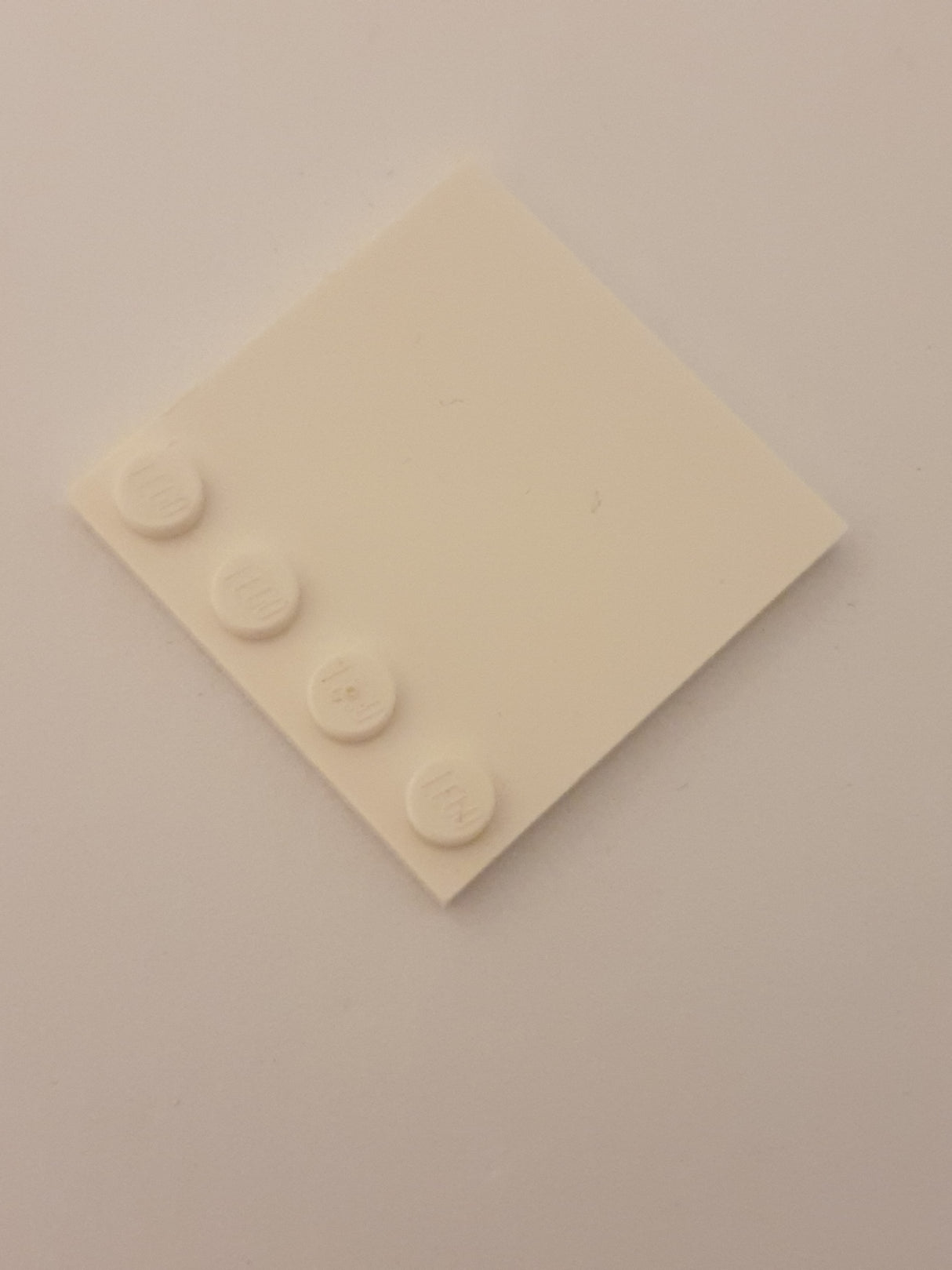 4x4 Fliese modifiziert mit 4 Noppen weiß white