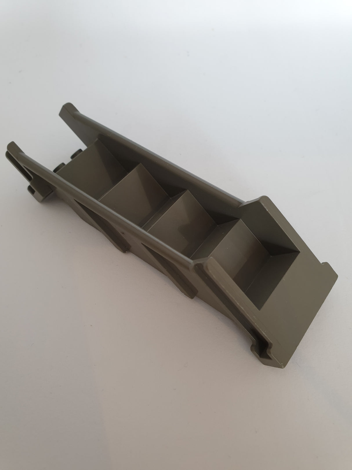 4x7x9 1/3 Treppe mit geschlossenen Stufen altdunkelgrau dark gray