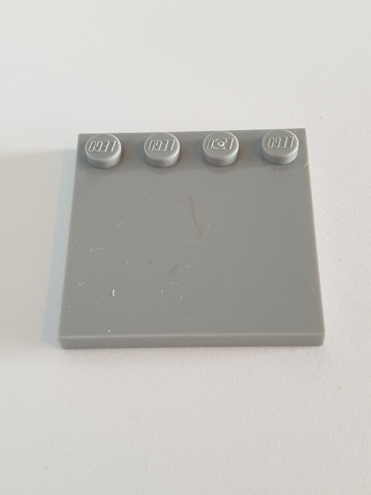 4x4 Fliese modifiziert mit 4 Noppen neuhellgrau