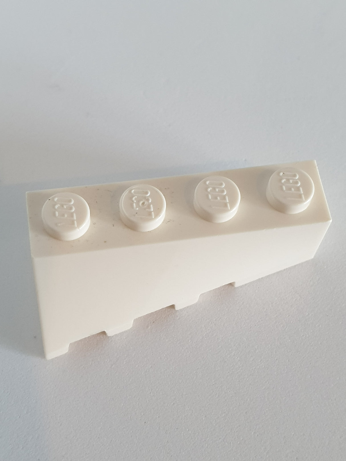 2x4 Dachstein / Keil abgeschrägt rechts weiß white