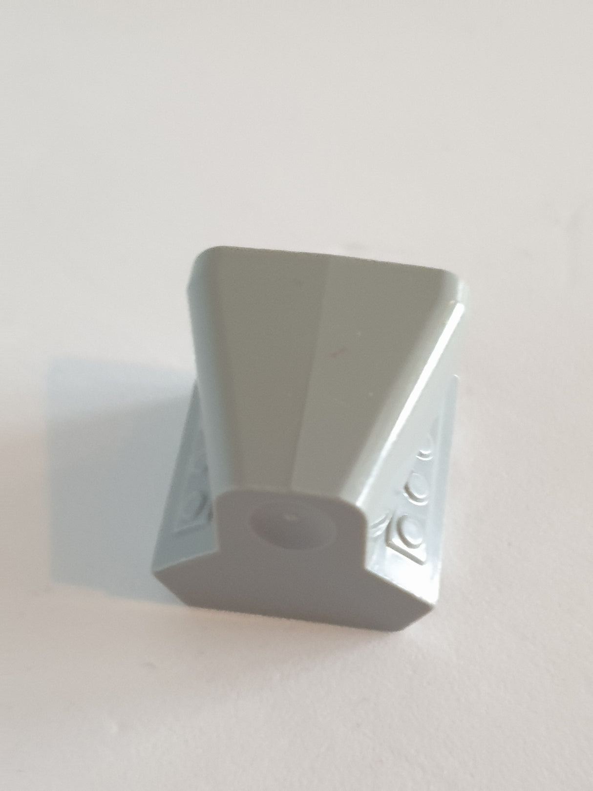 2x2x1 Motor mit Luftansaugung neuhellgrau