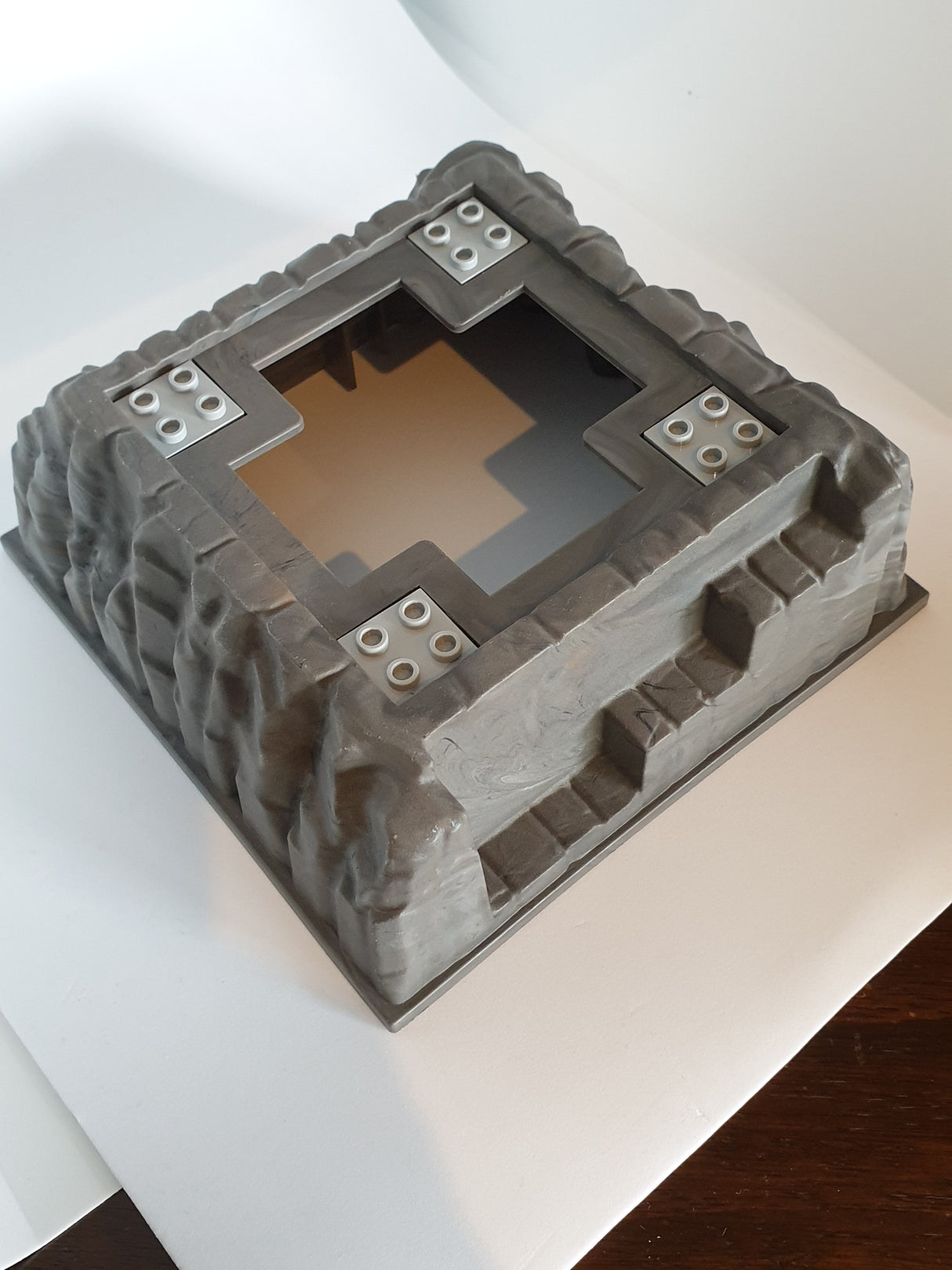 16x16 Bauplatte 3D Platte Berg 4 Löcher neudunkelgrau