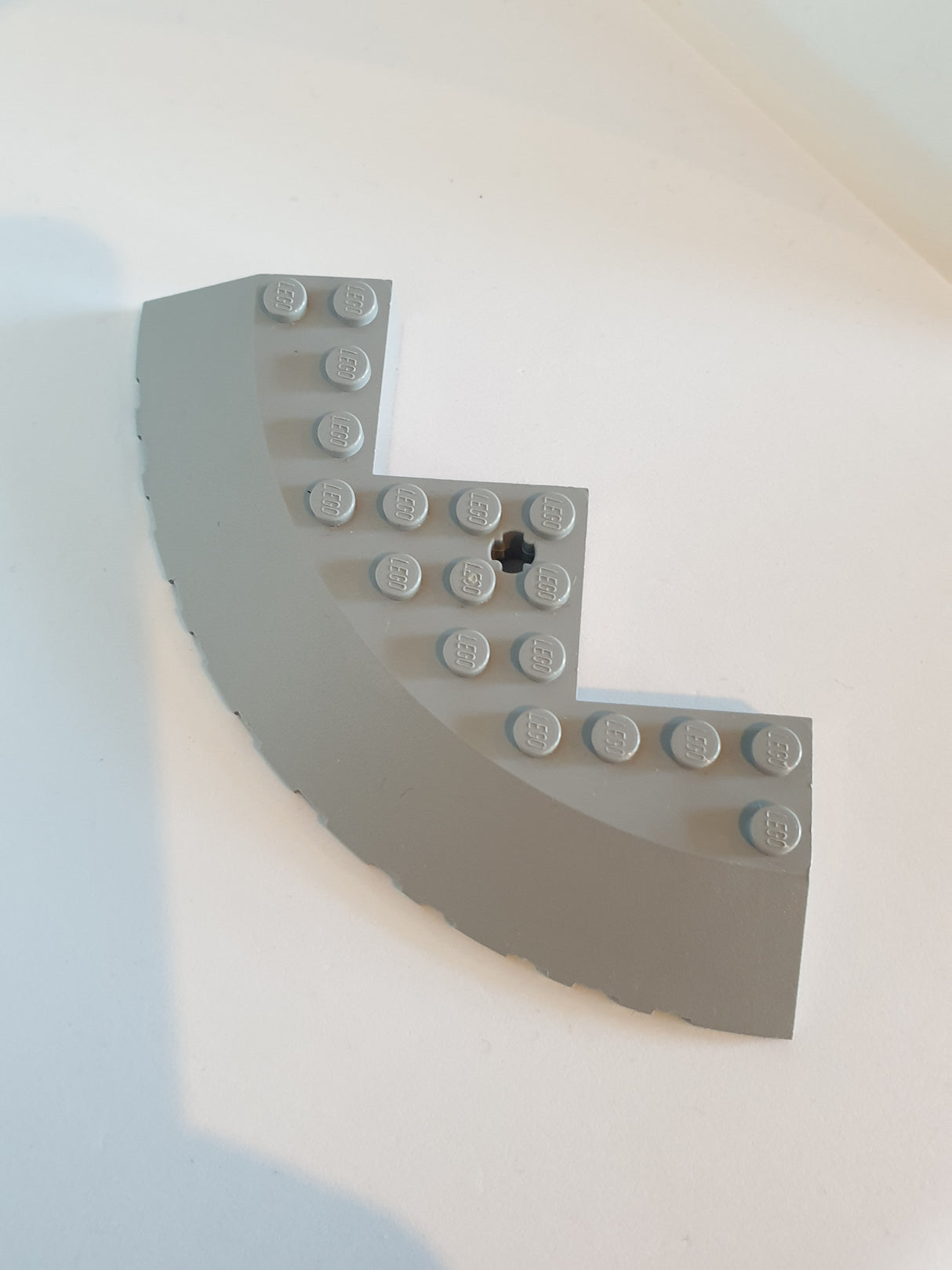 10x10 Eckstein rund mit Ausschnitt neuhellgrau
