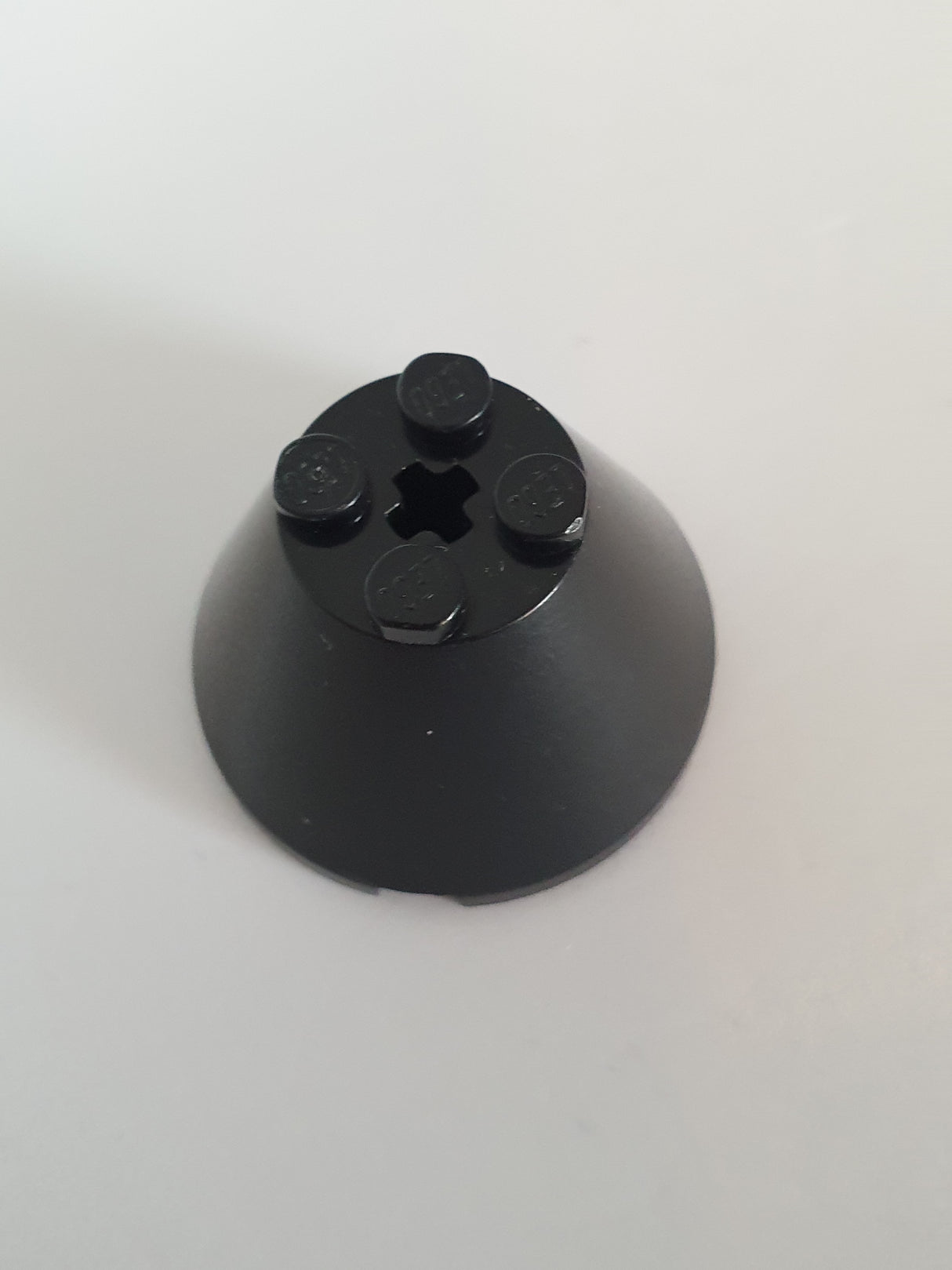 4x4x2 Kegel Konus mit Kreuzloch schwarz black