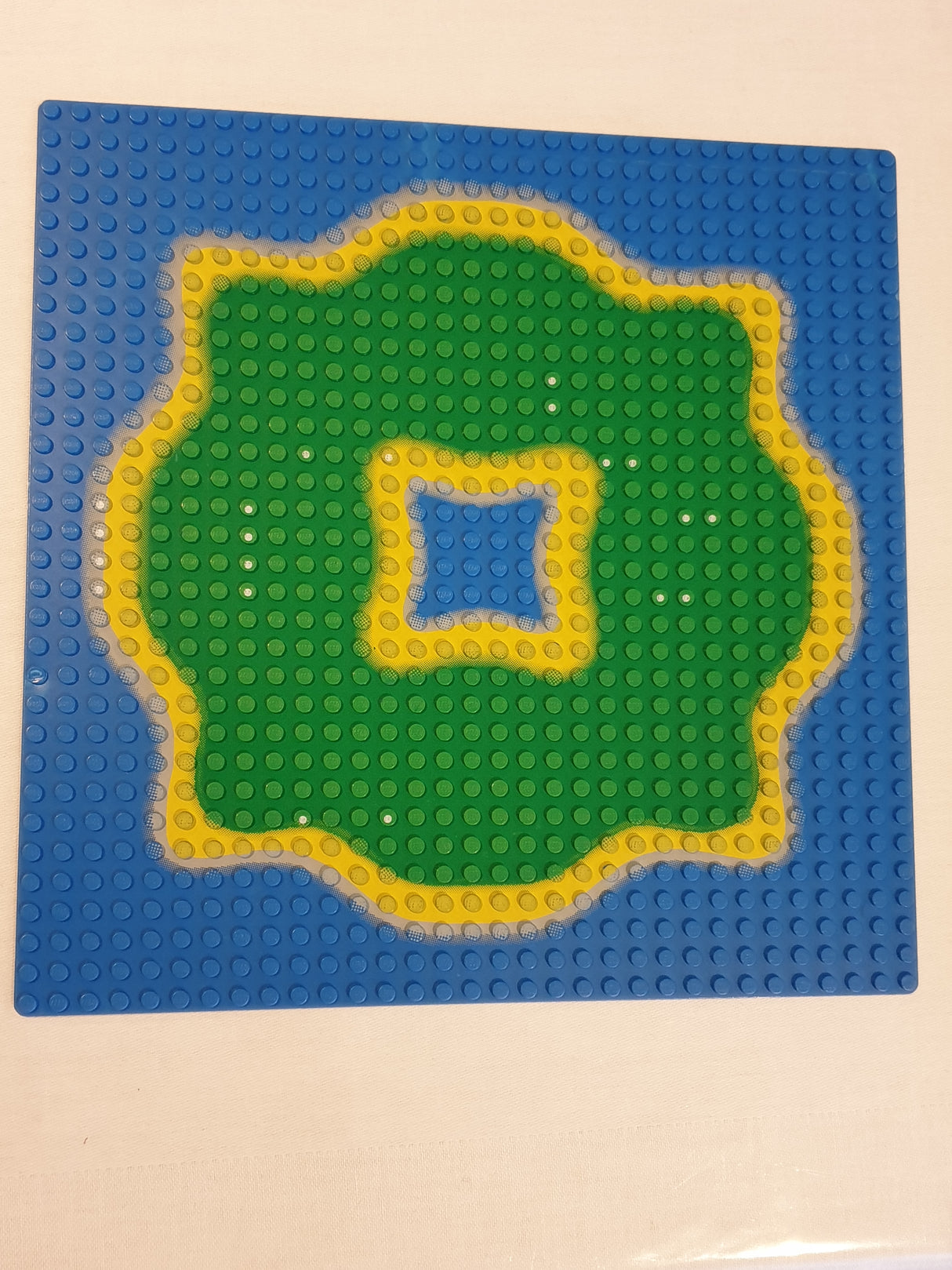 32x32 Grundplatte mit Insel und zentraler Lagune