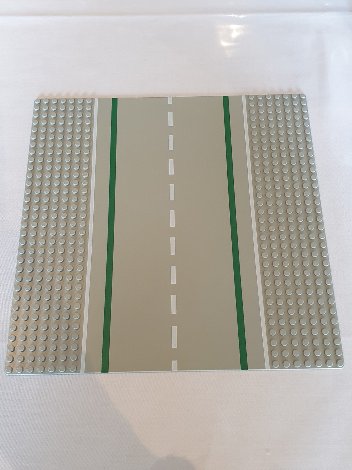 32x32 Grundplatte Strasse gerade 7 Noppen althellgrau light gray