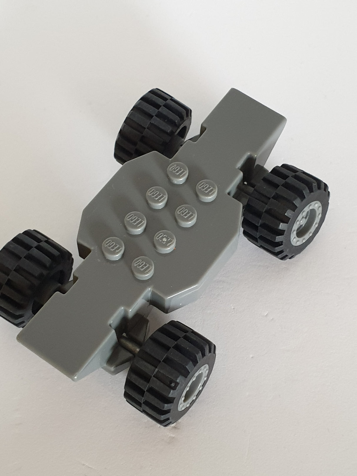 2x4 Noppen auf Fahrzeug Unterteil McDonalds neudunkelgrau