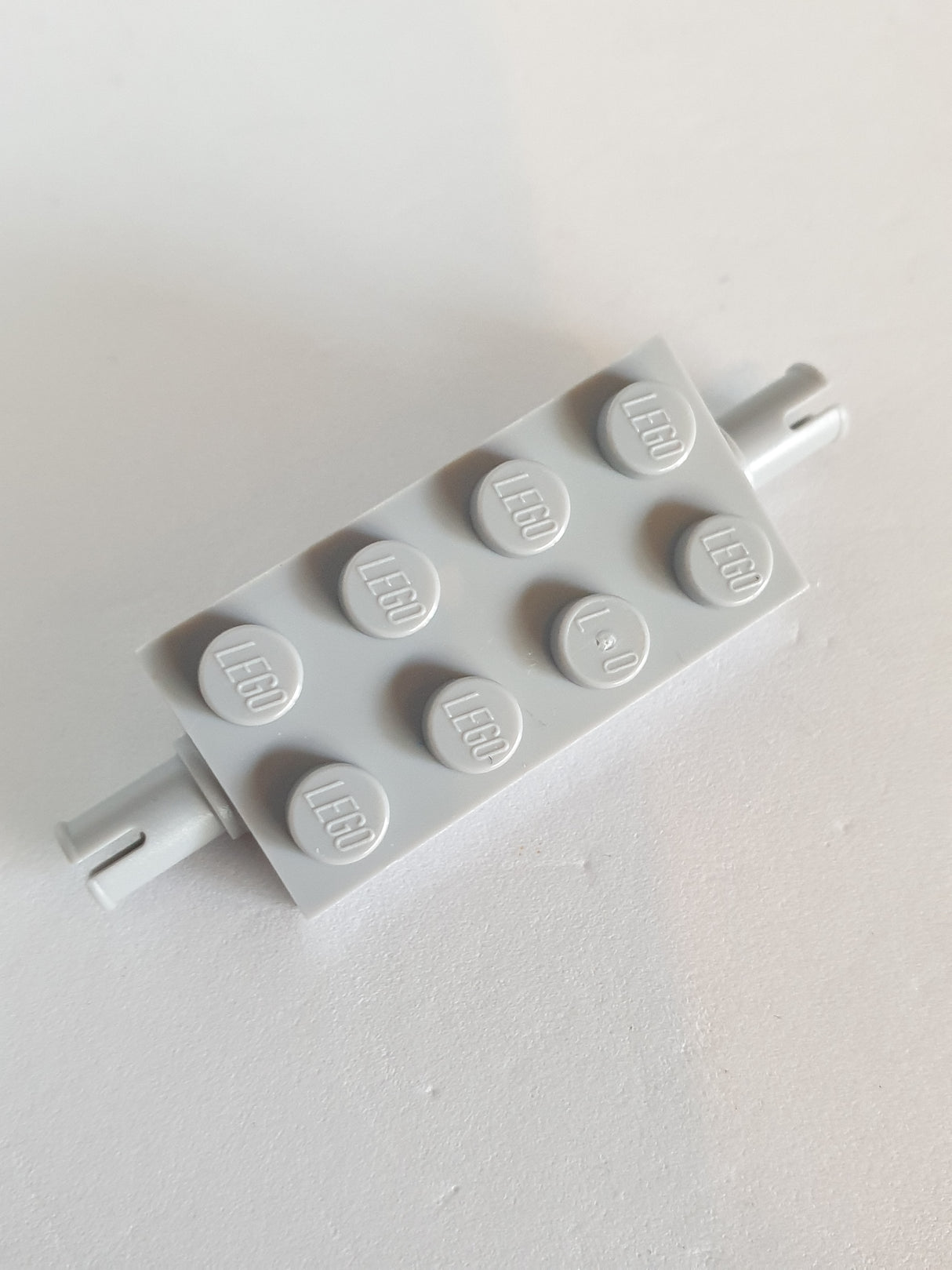 2x4 Achsplatte mit 2 Pins neuhellgrau