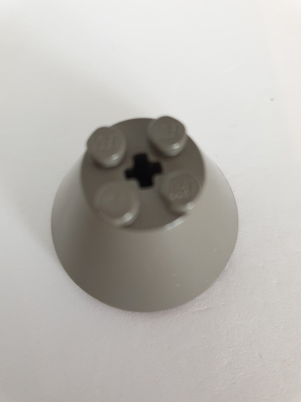 4x4x2 Kegel Konus mit Kreuzloch altdunkelgrau dark gray