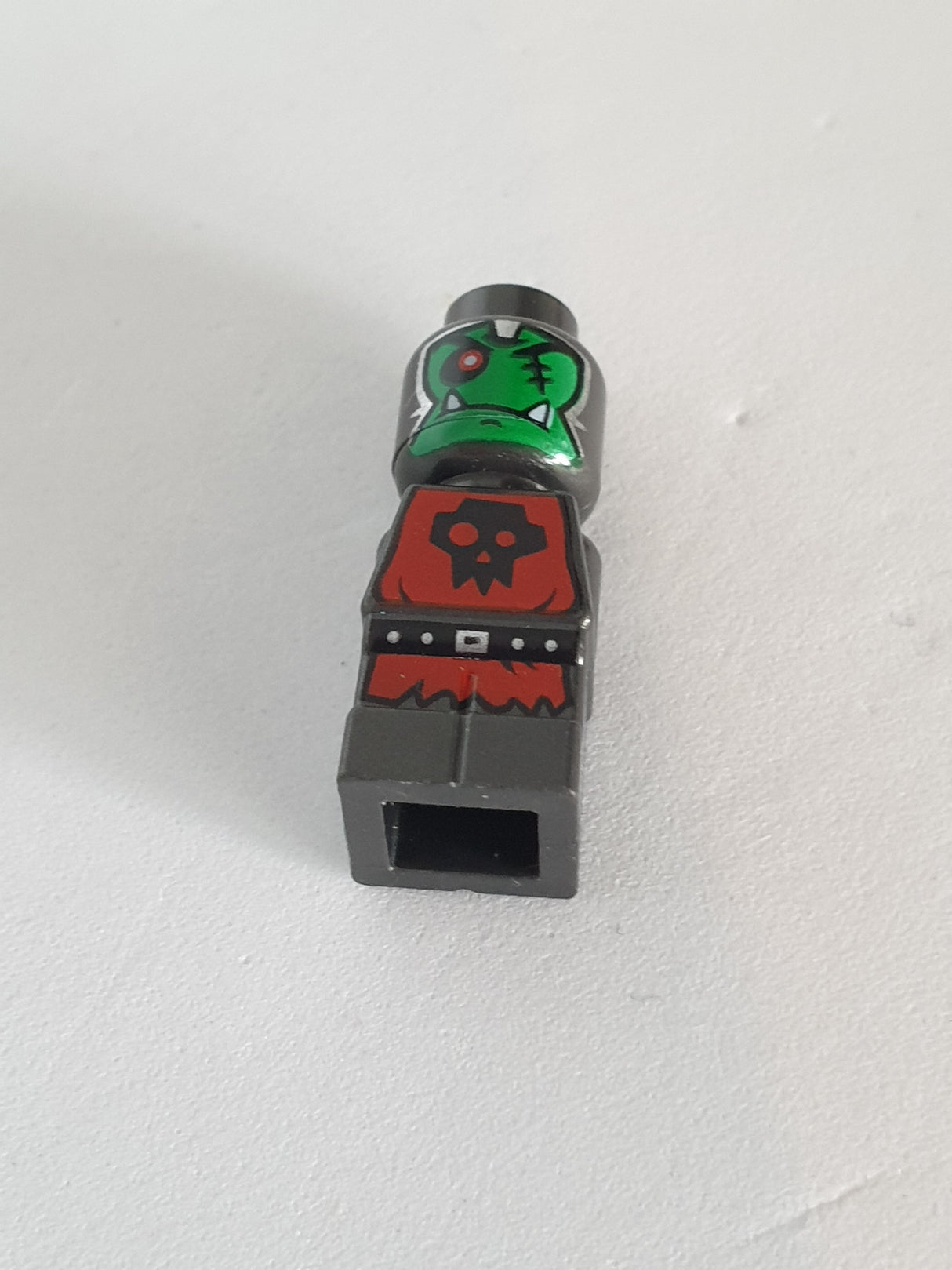 Micro Figur / Baby Heroica Goblin General neudunkelgrau