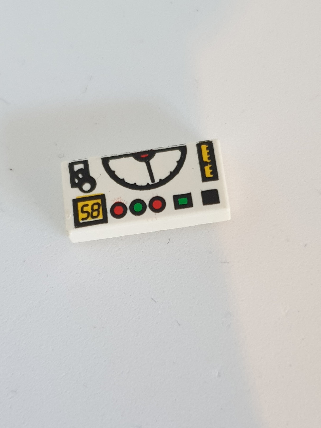 1x2 Fliese bedruckt with Groove with Gauges, Buttons and '85' Pattern