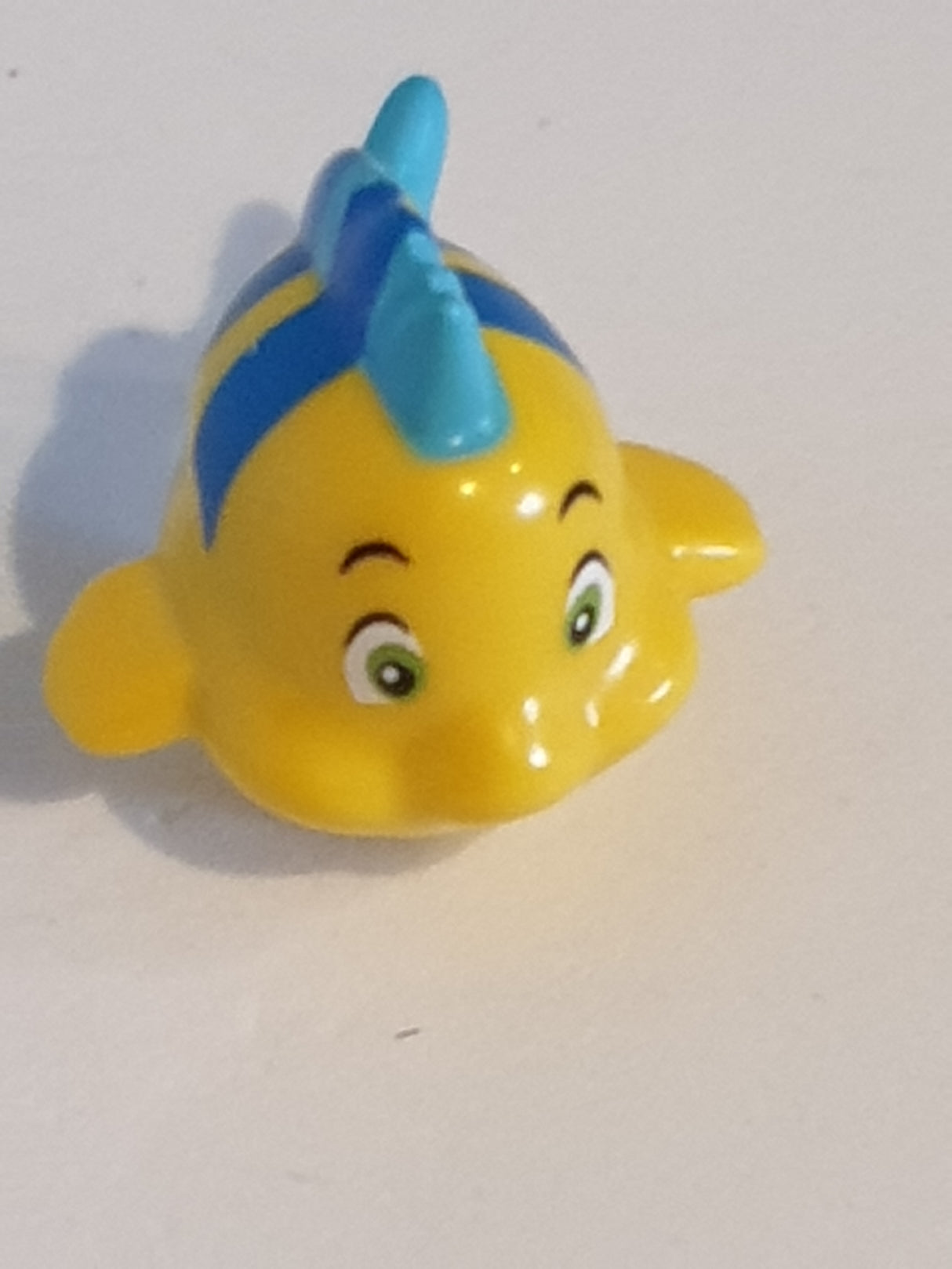 Fisch Fabius Arielle gelb mit blauen Streifen