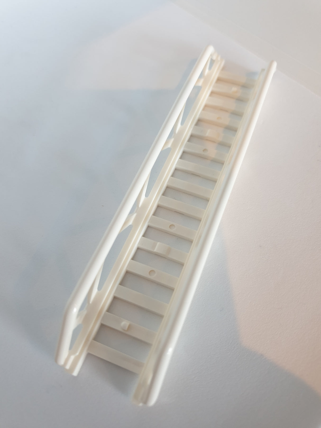 16x3,5 Leiter mit Geländer weiß white