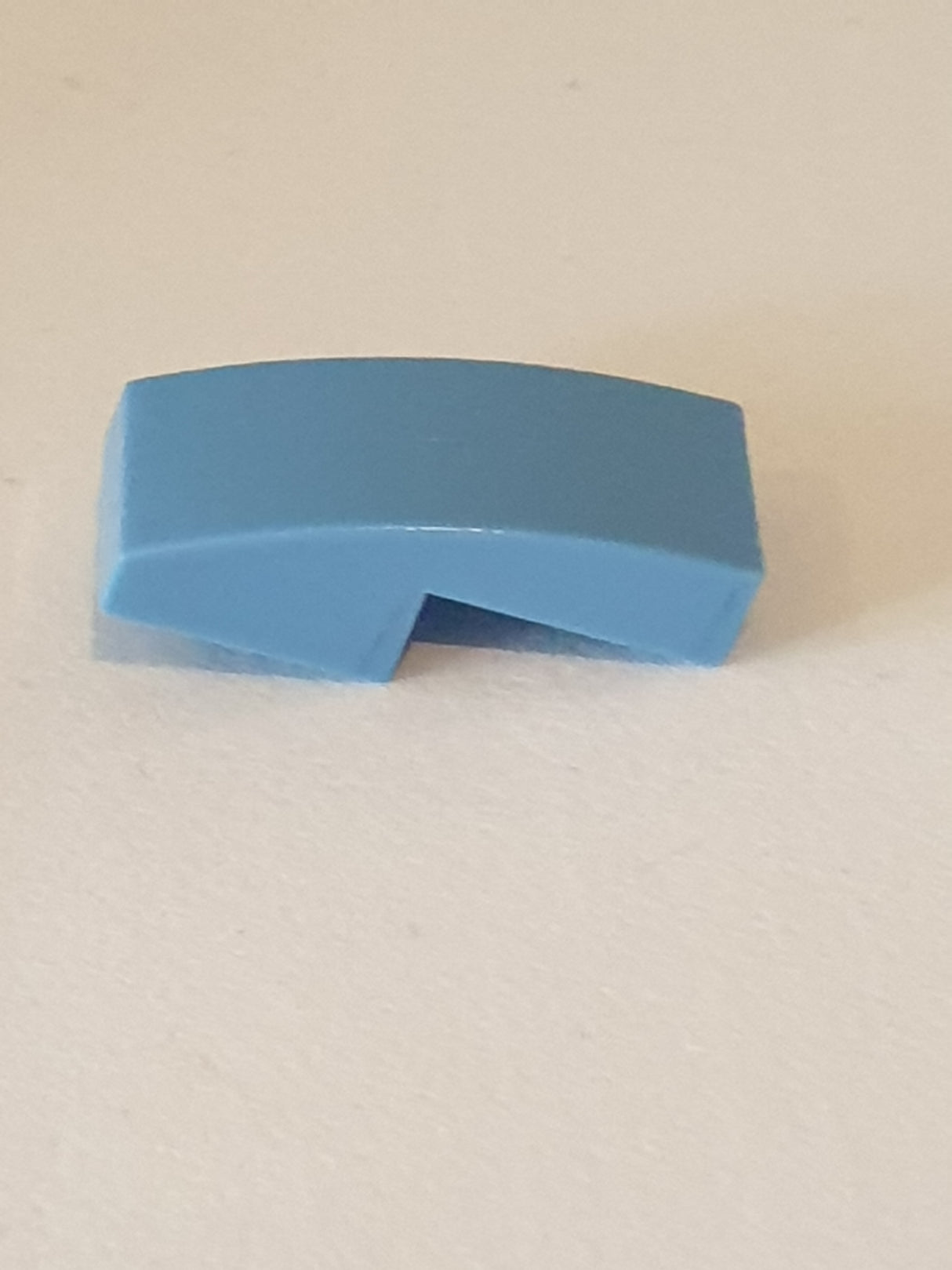 1x2 Halbbogenstein keine Noppen mittelblau