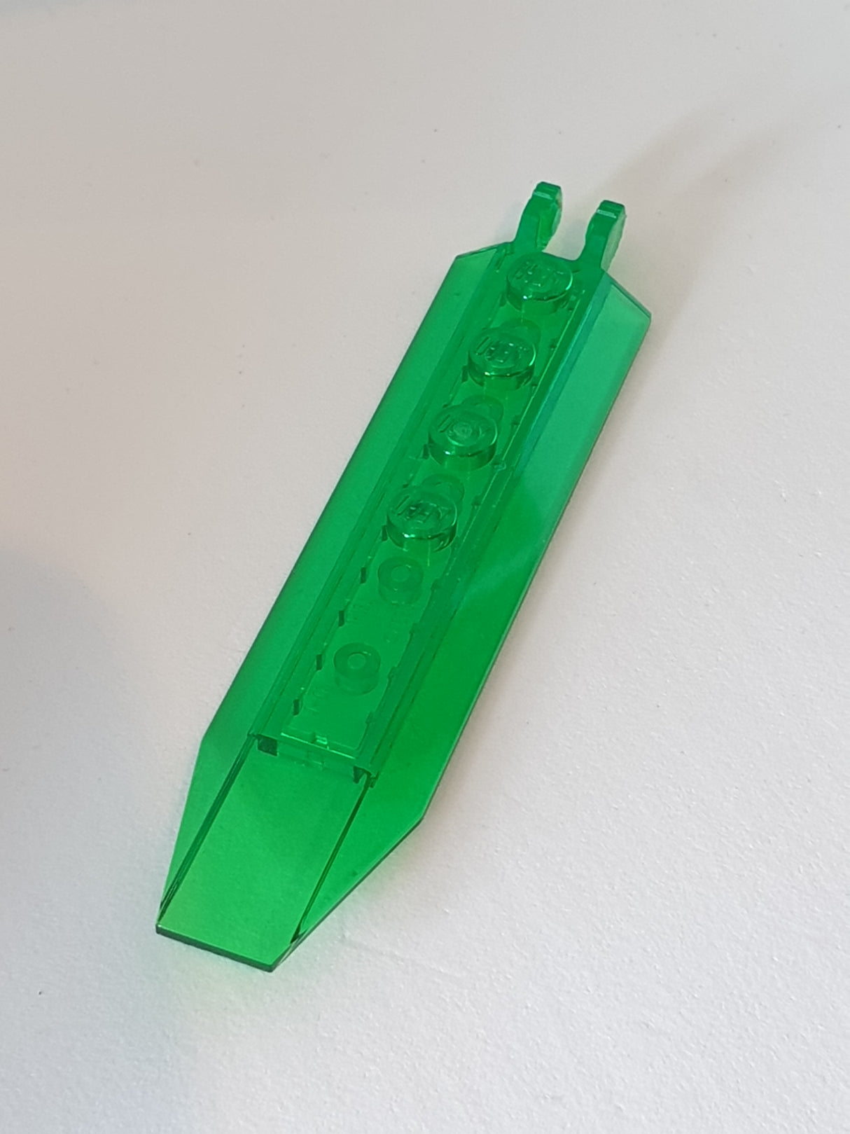 1x8 Scharnierplatte mit abgewinkelten Seitenverlängerungen, abgerundete Platte Unterseite transparent grün
