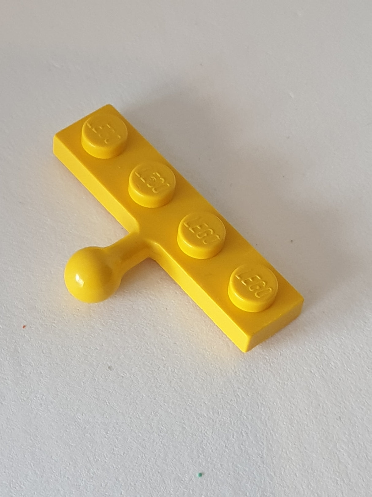 1x4 modifizierte Platte mit Kugelkopf gelb