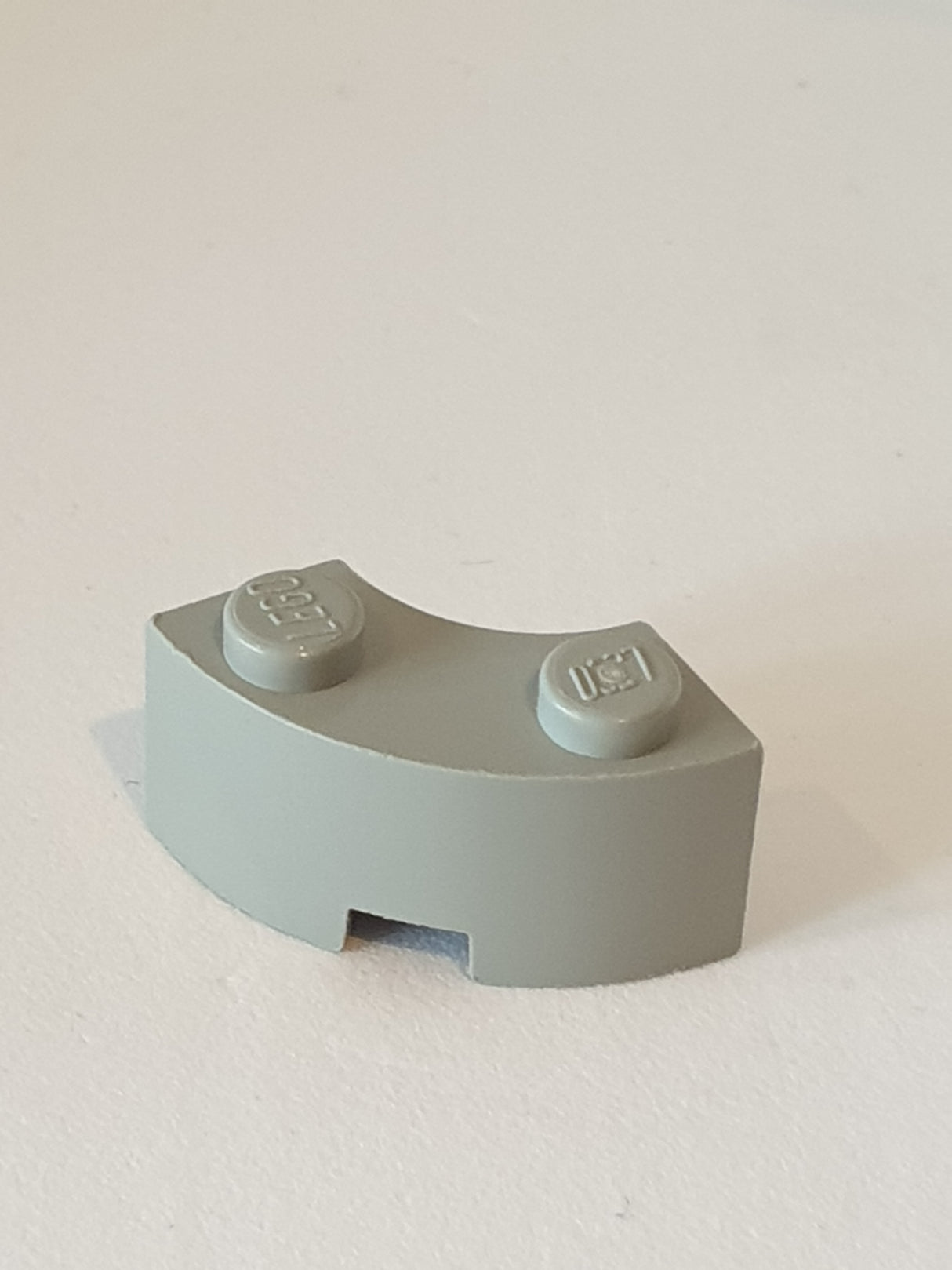 2x2 Rundstein Macaroni 1/4 Kreis mit Noppenkerbe althellgrau light gray