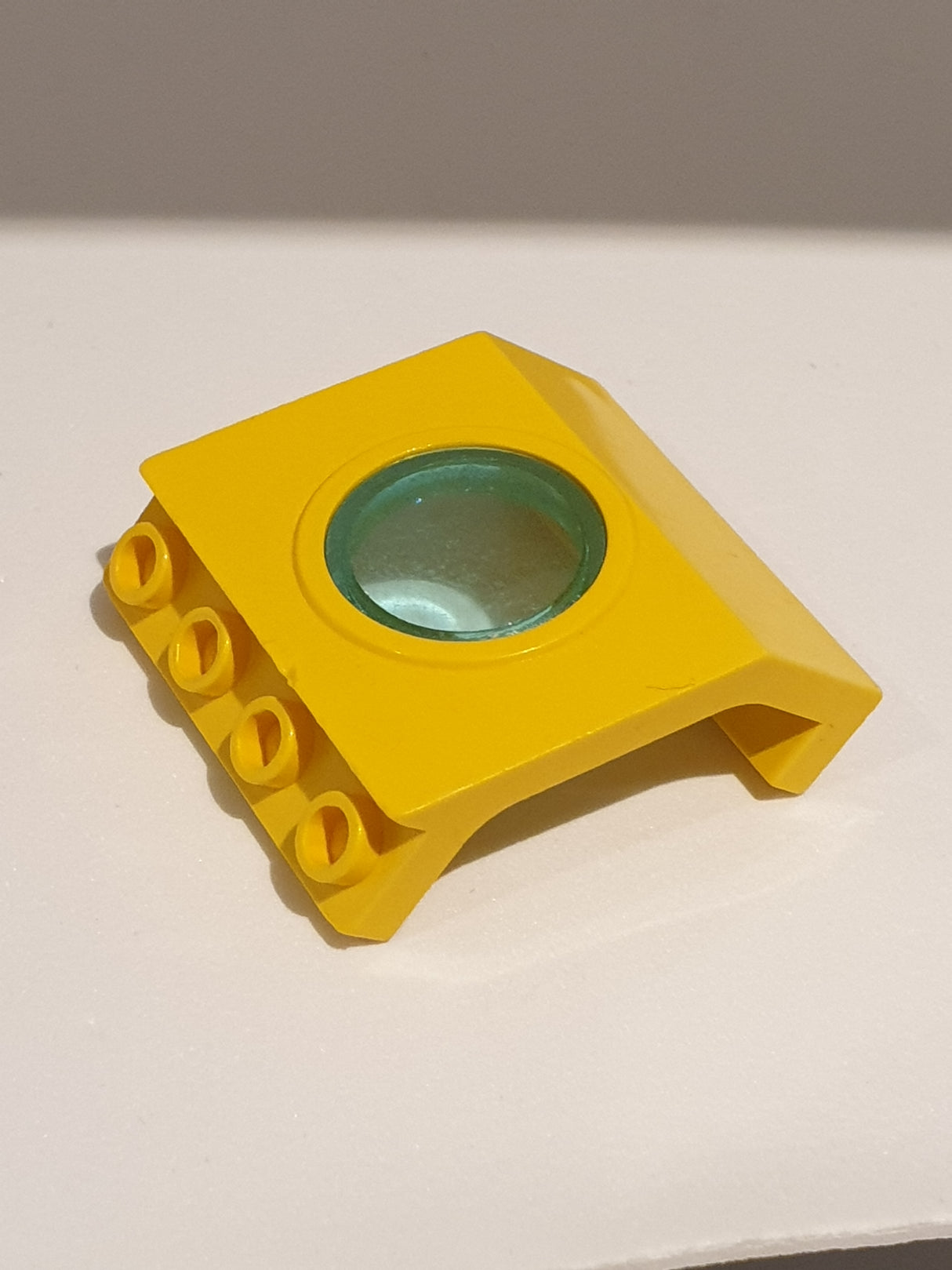 4x3x3 Paneel mit Bullauge / Fenster gelb