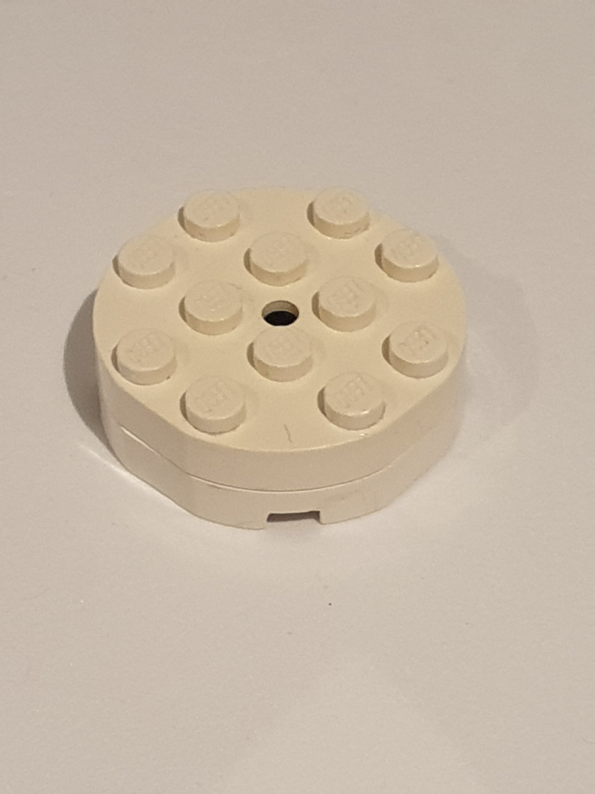 4x4 Drehteller rund facettiert weiß white