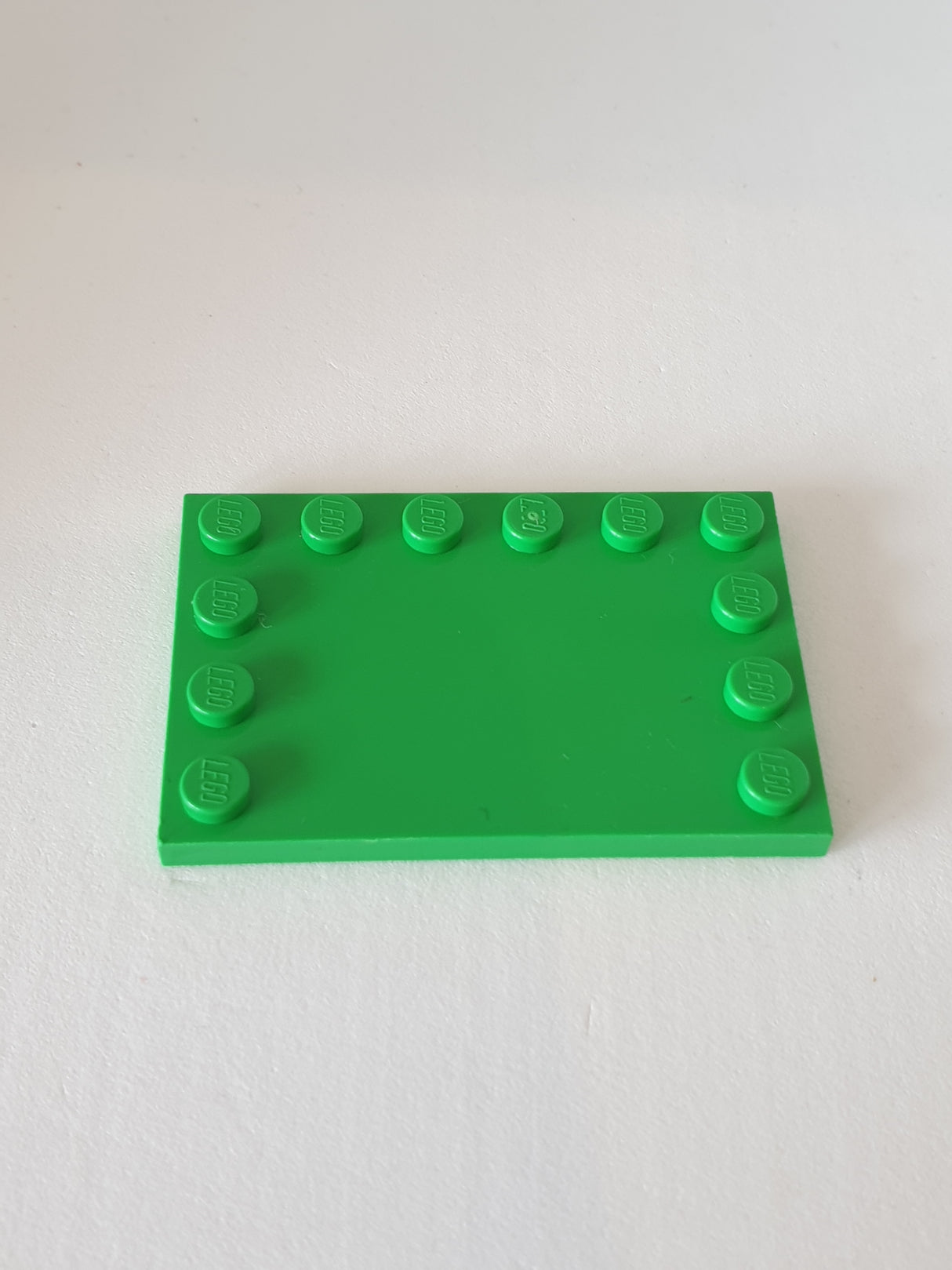 4x6 Fliese modifiziert mit Noppen auf Ecken mediumgrün