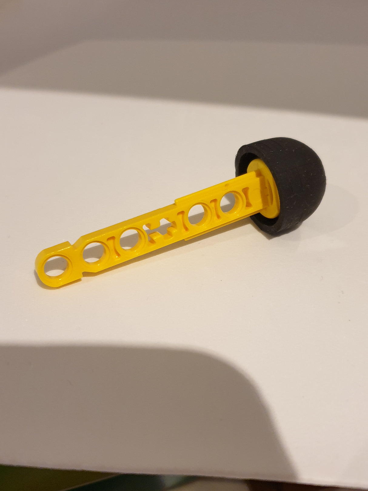 Liftarm Pfeil mit grossem Gummi am Ende gelb