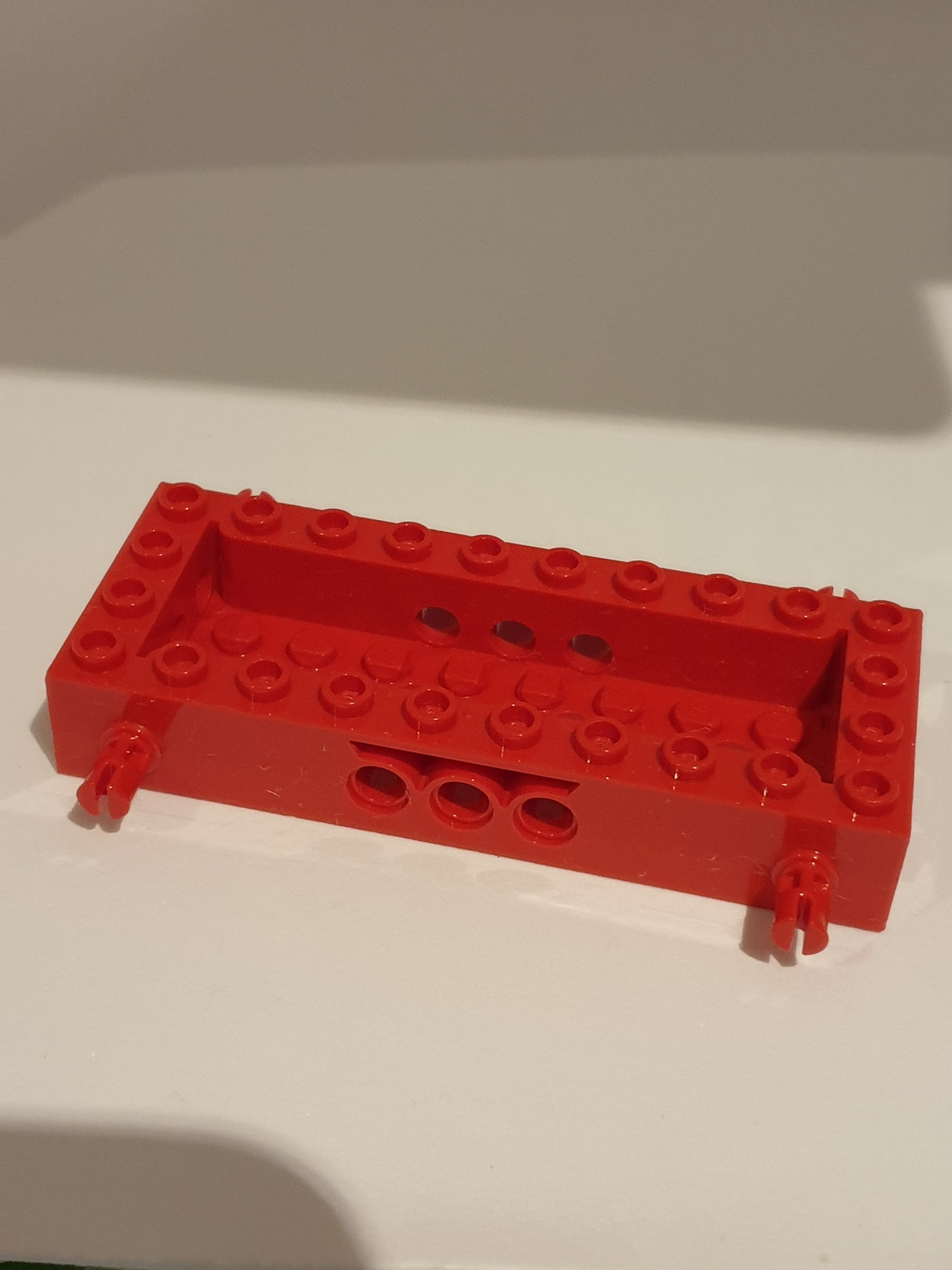 4x10x1 Technik Fahrzeugbasis 8x2 Ausschnitt 4 Pins rot