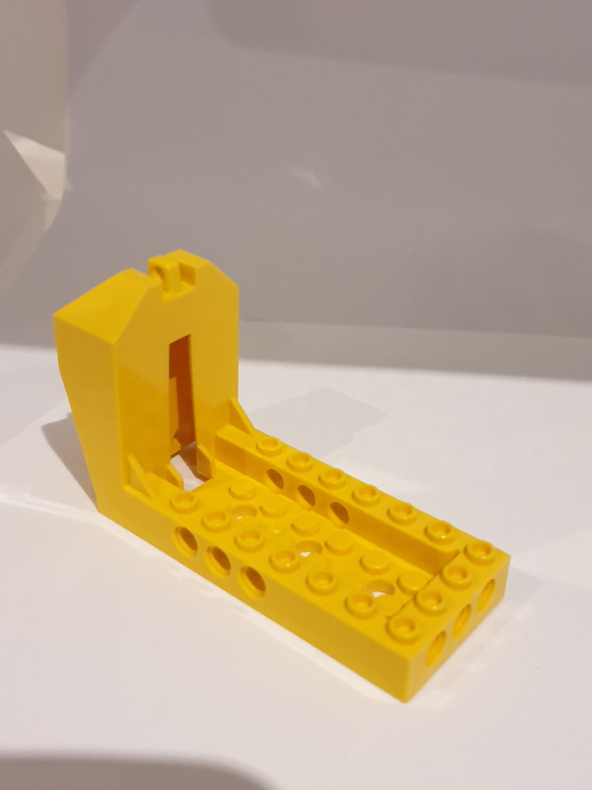 10x4x5 Cockpit mit Pin Löchern, Scharnier 1 Finger gelb