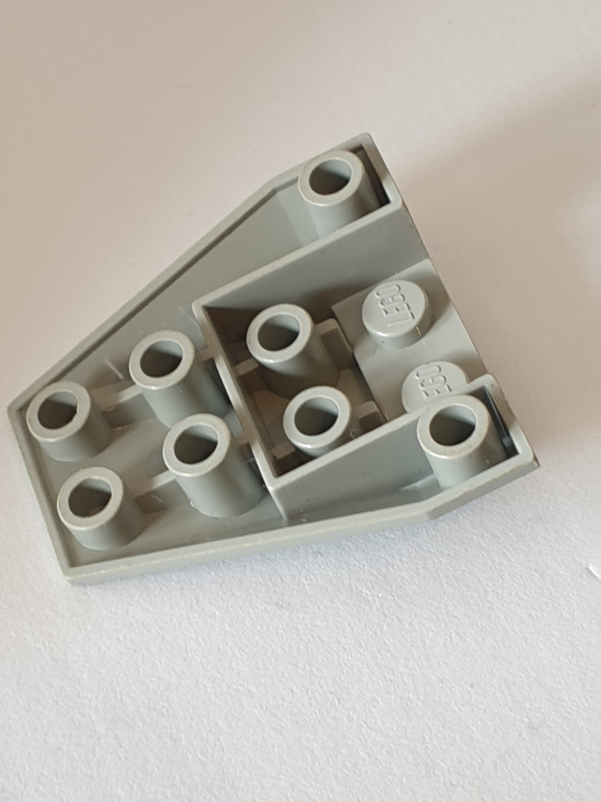 4x4 Keilstein Fahrzeugteil invertiert mit Verbindung zwischen 2 Noppen, althellgrau light gray