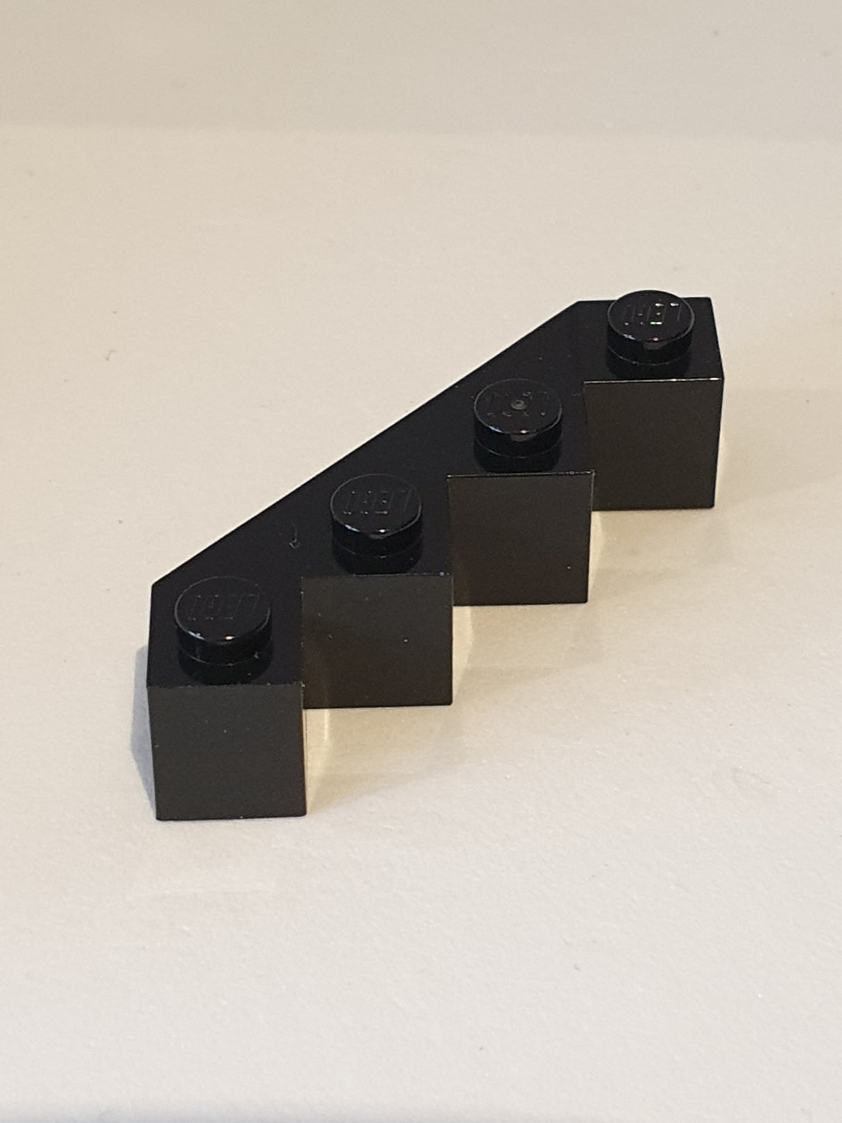 4x4 Eckstein facettiert schwarz