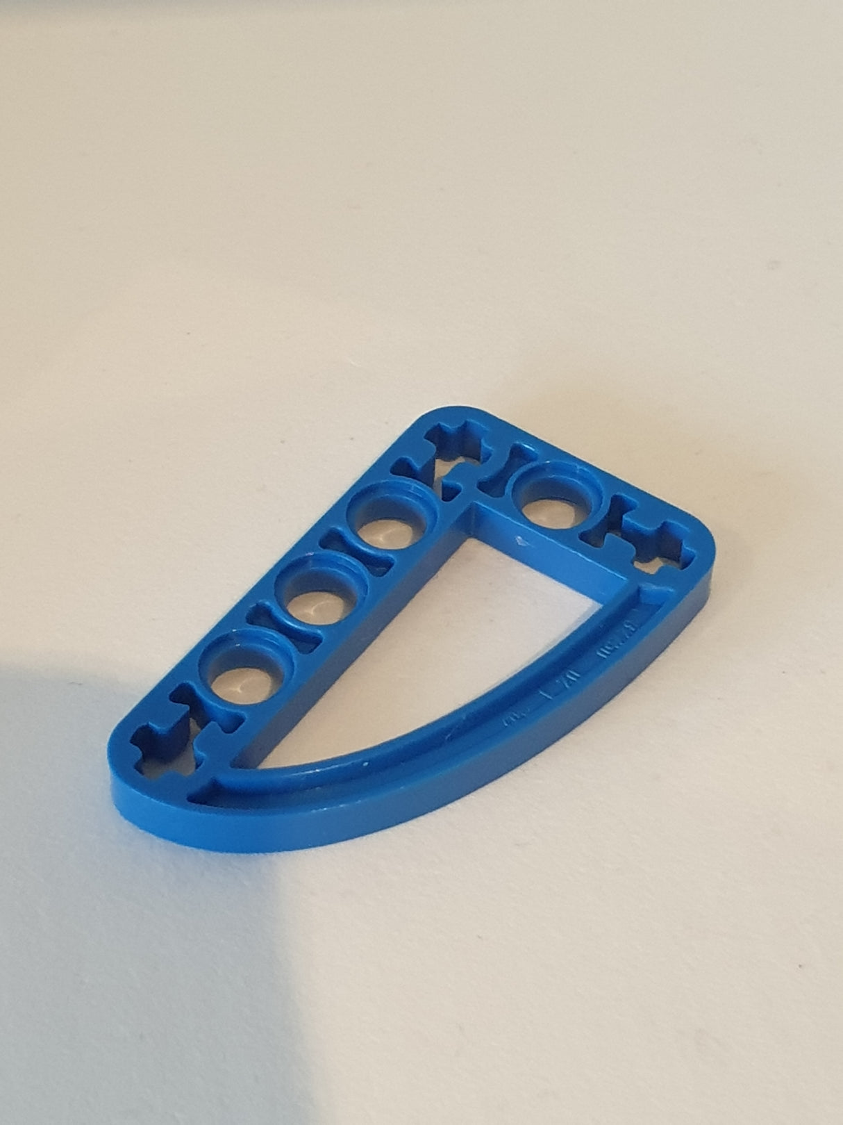3x5 Liftarm L-Form mit viertel Ellipse blau