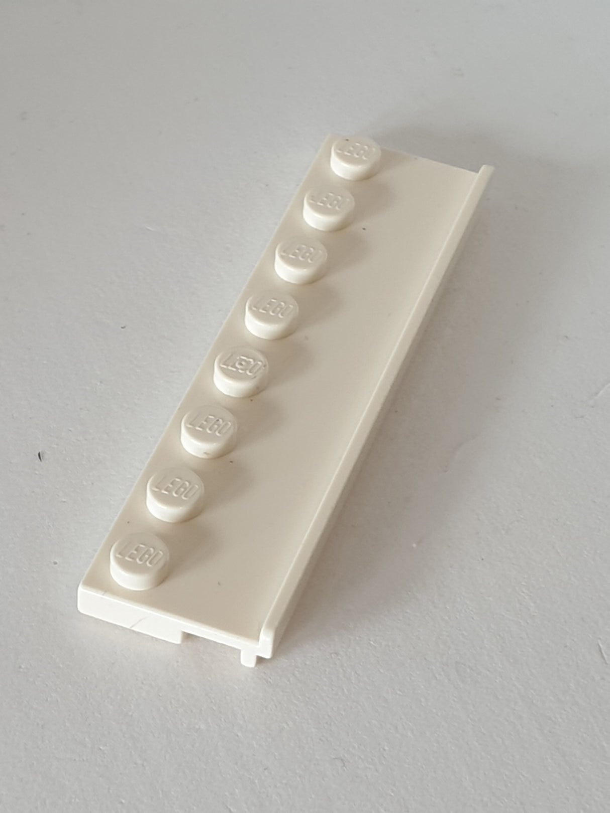 1x8 Platte modifiziert mit Führungsschiene breit weiß white