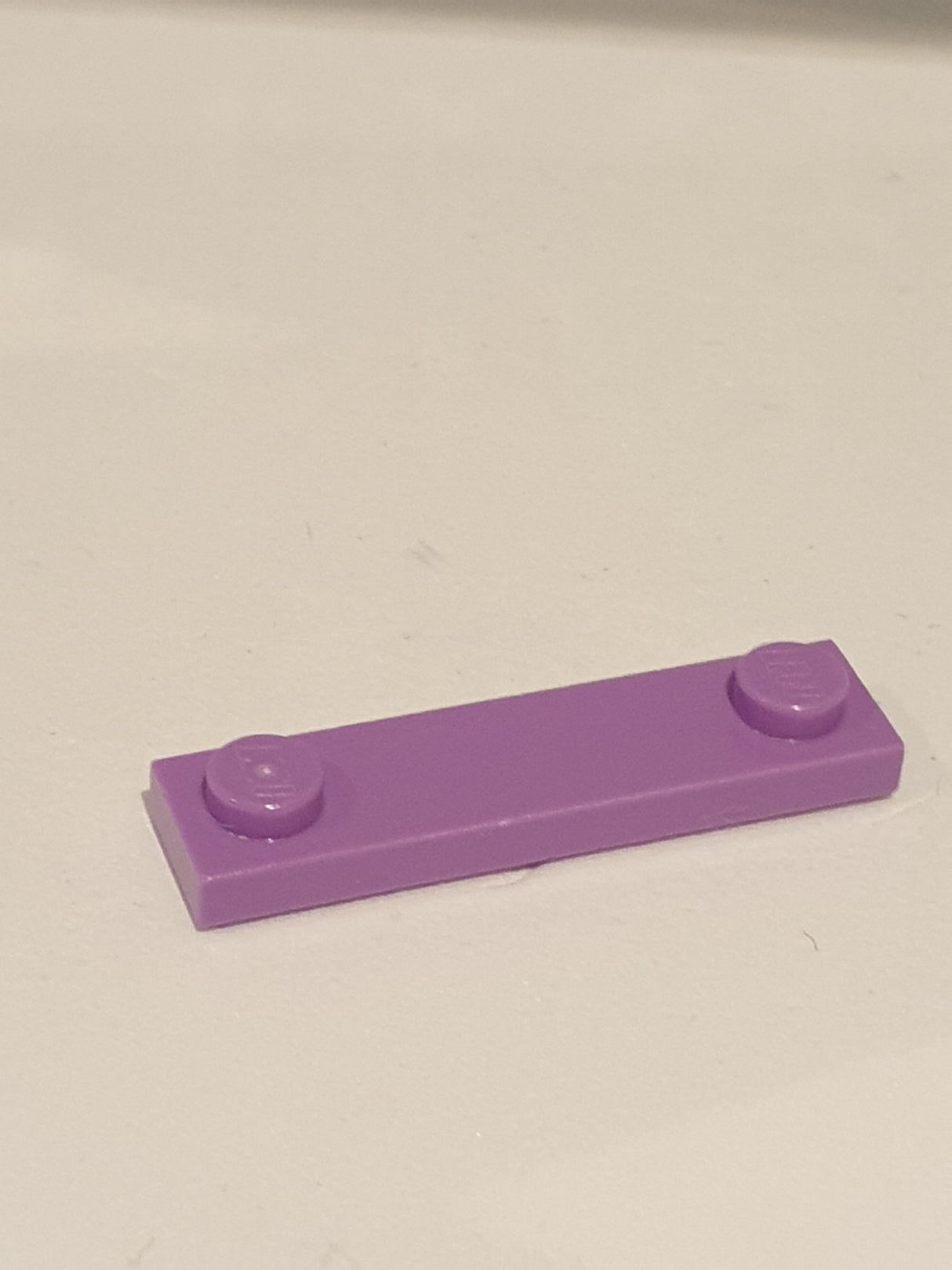 1x4 modifizierte Fliese mit 2 Noppen außen medium lavender lavendel