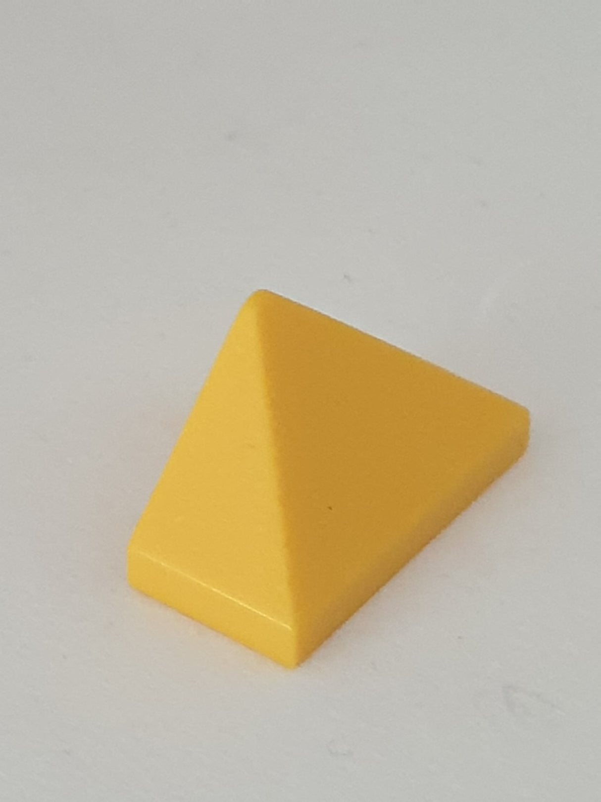 1x2 Dachstein Abschluß 45° mit Noppenhalter gelb