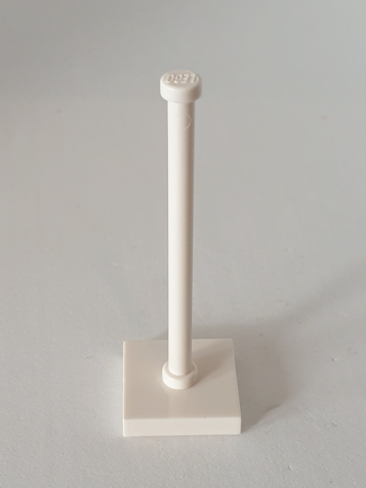 2x2 modifizierte Fliese mit Stab / Mast, weiß white