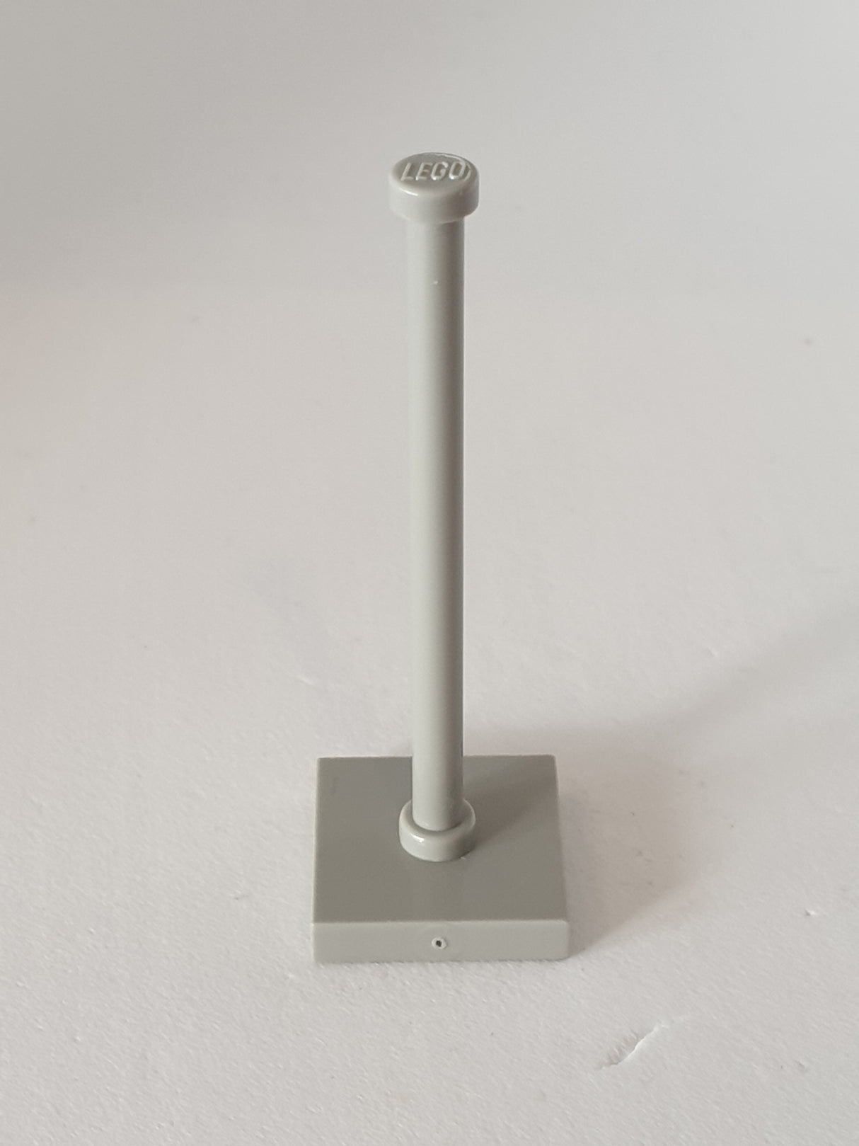 2x2 modifizierte Fliese mit Stab / Mast, althellgrau light gray