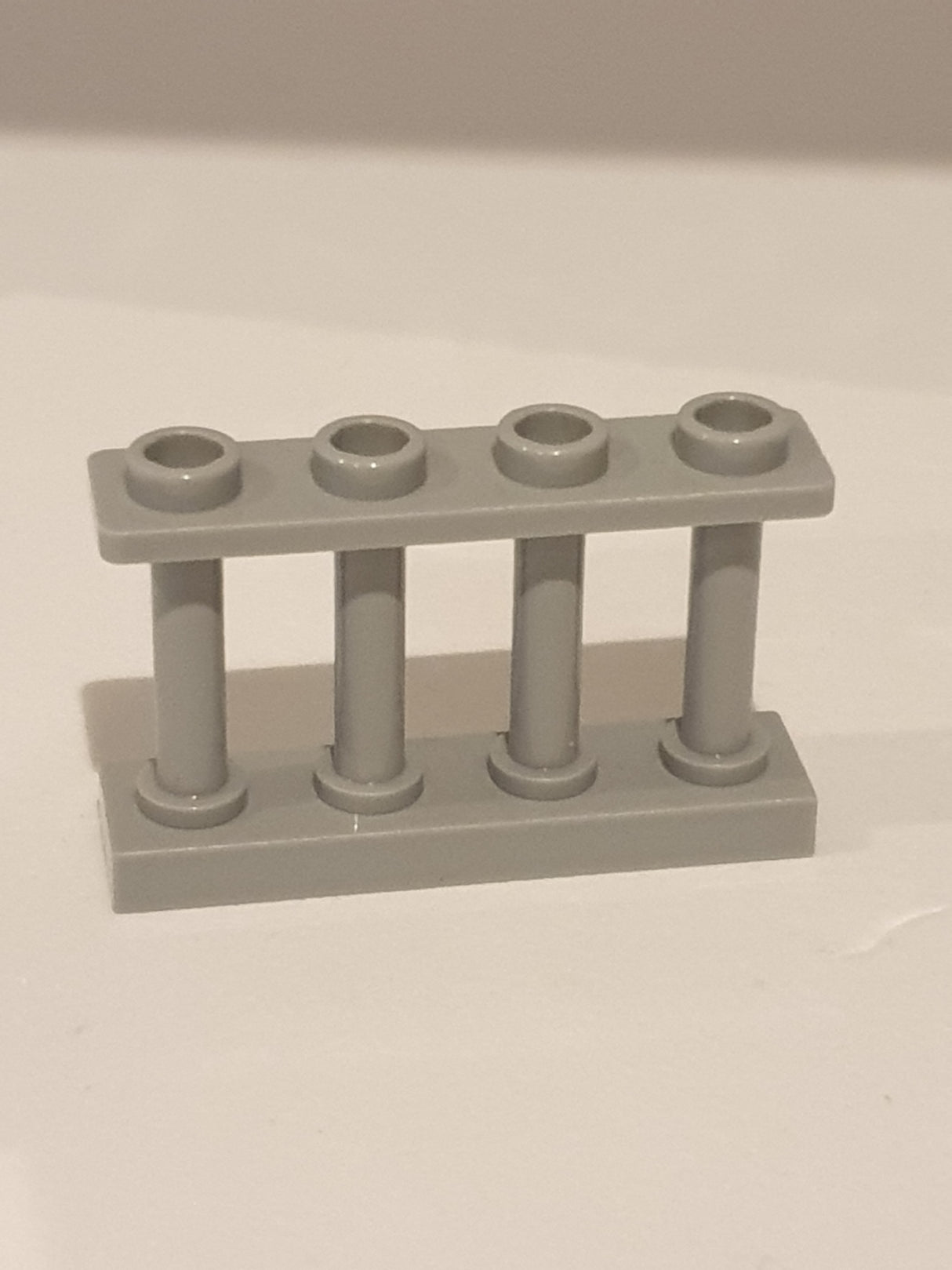 1x4x2 Zaun/Gitter mit 4 Noppen neuhellgrau